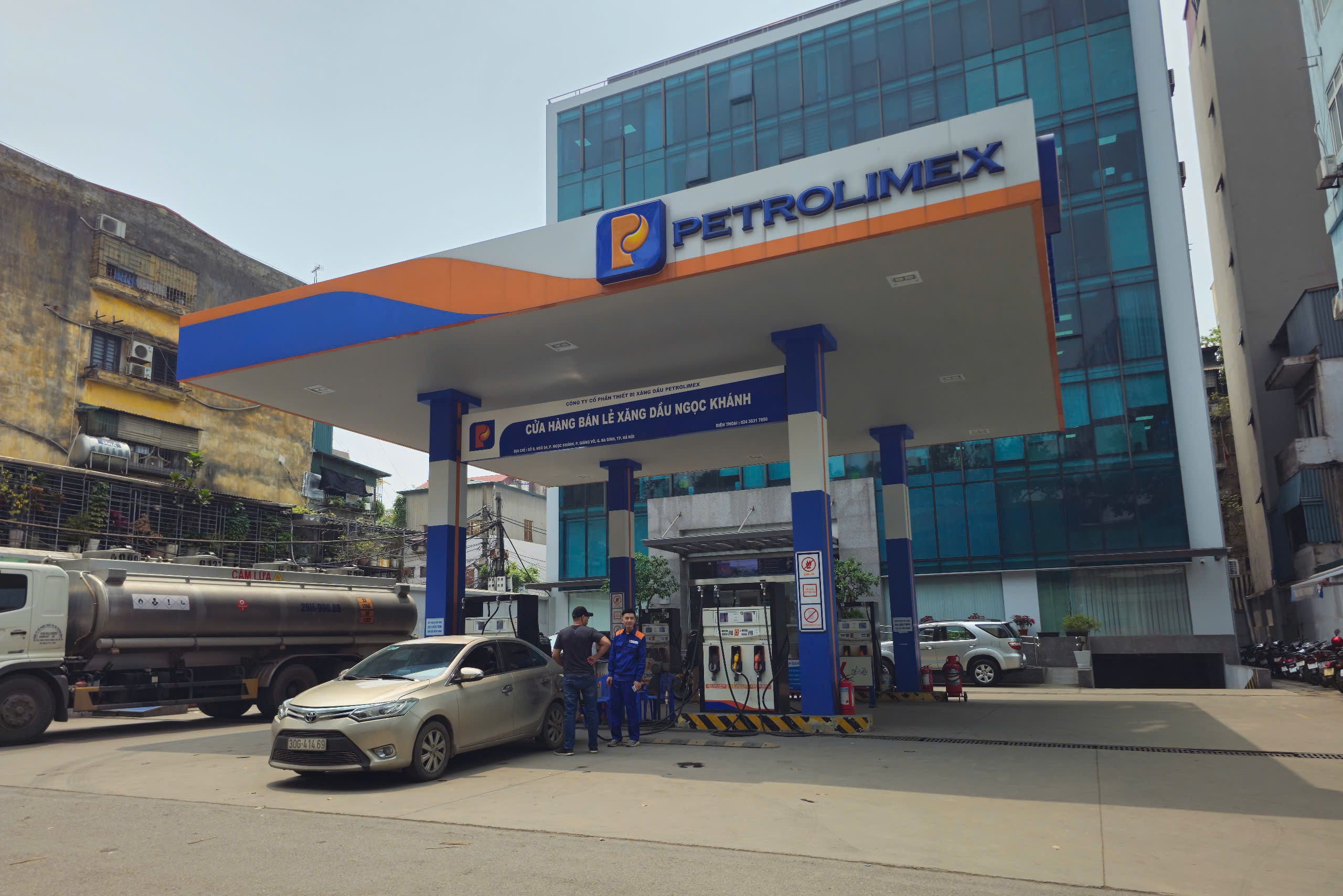 Xăng dầu giảm gi&aacute; mạnh từ 15h chiều nay 10/4- Ảnh 1.