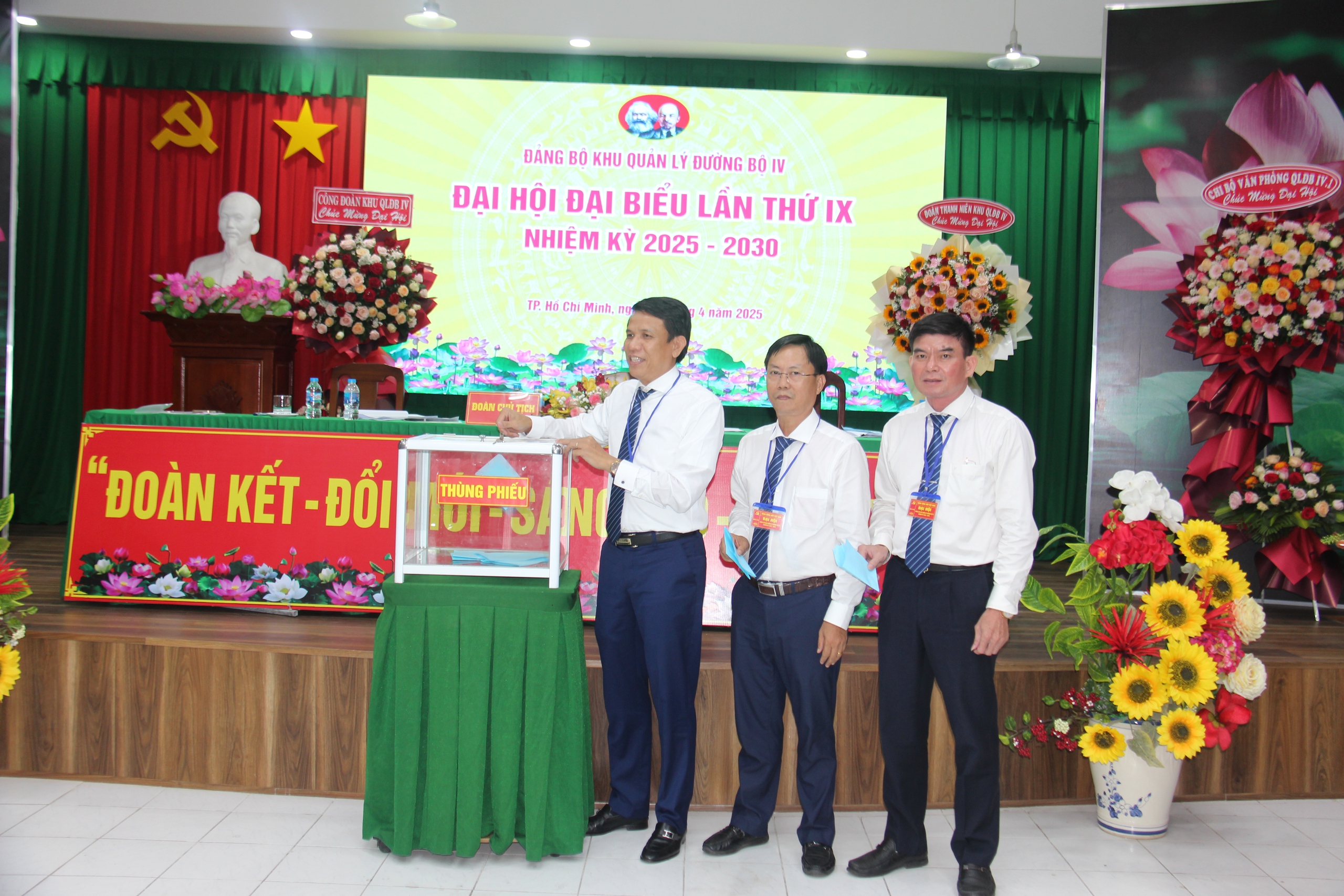 Giao th&ocirc;ng an to&agrave;n - Hạ tầng hiện đại: Mục ti&ecirc;u k&eacute;p của Khu Quản l&yacute; đường bộ IV- Ảnh 2.