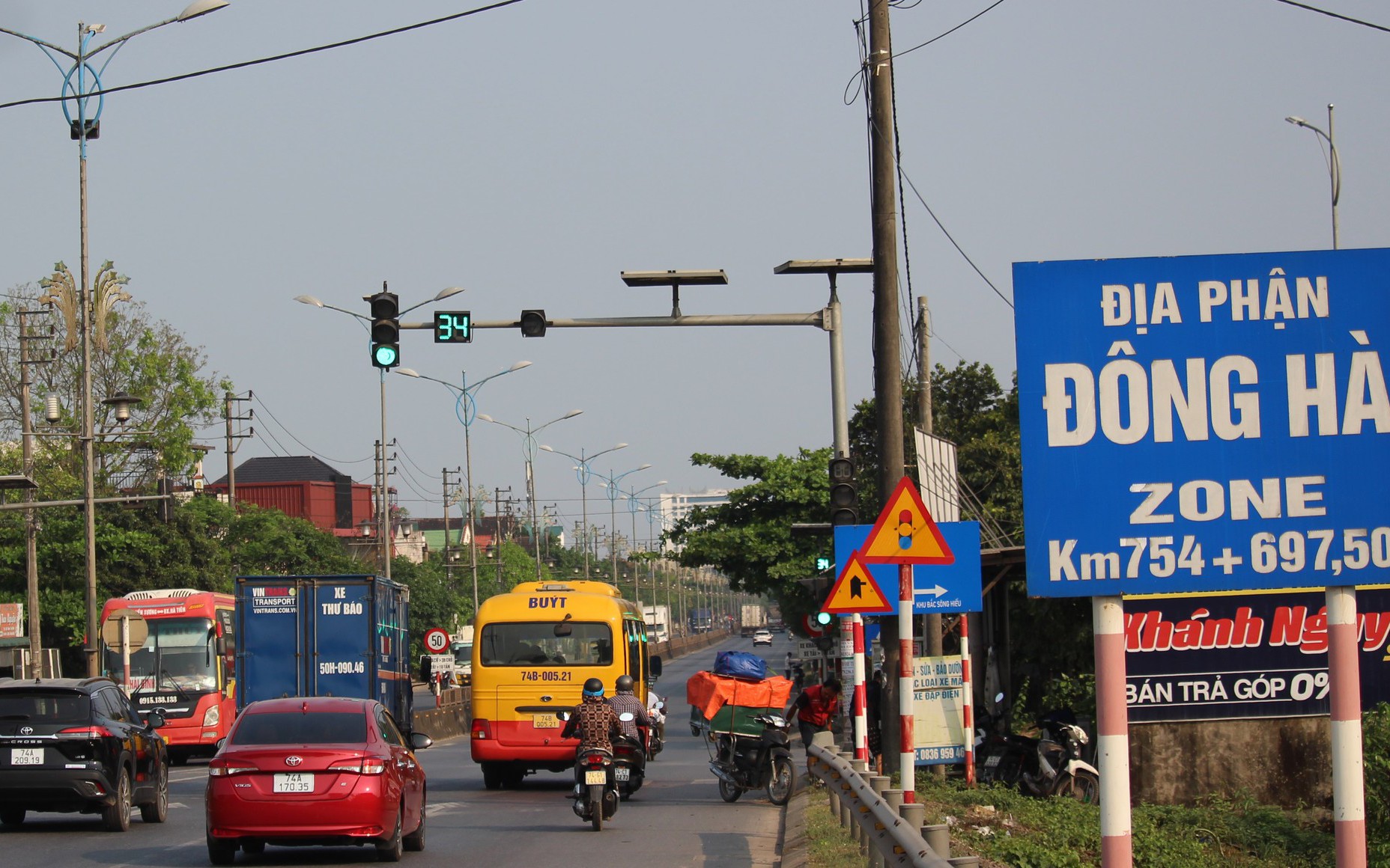 Sẽ có xe buýt và xe tuyến cố định kết nối 2 tỉnh Quảng Bình - Quảng Trị- Ảnh 2. Doanh nghiệp xe buýt xanh ở Quảng Trị được hỗ trợ lãi suất vay vốn