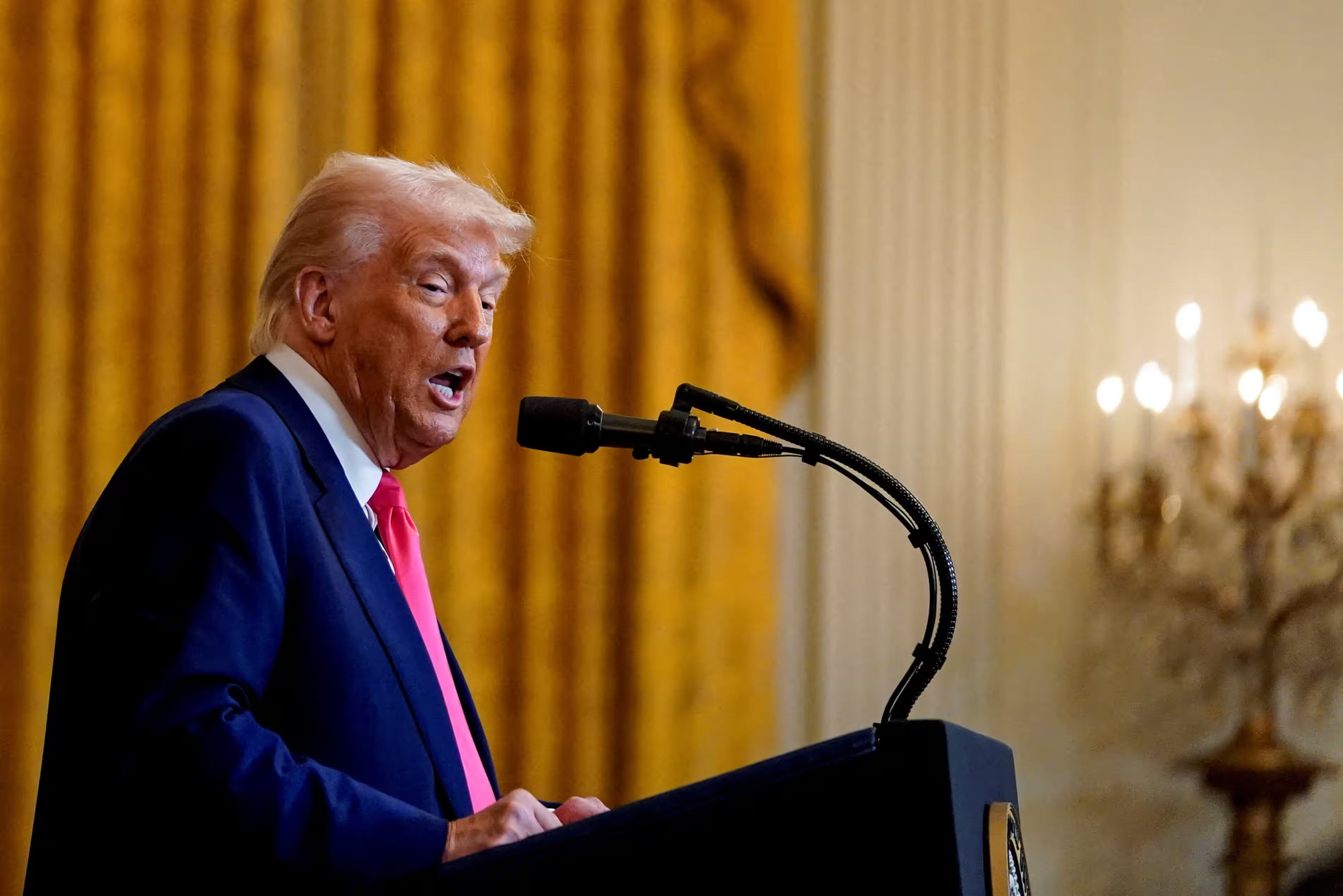 Thế giới phản ứng thế n&agrave;o trước quyết định bất ngờ ho&atilde;n thuế đối ứng của &ocirc;ng Trump?- Ảnh 1.