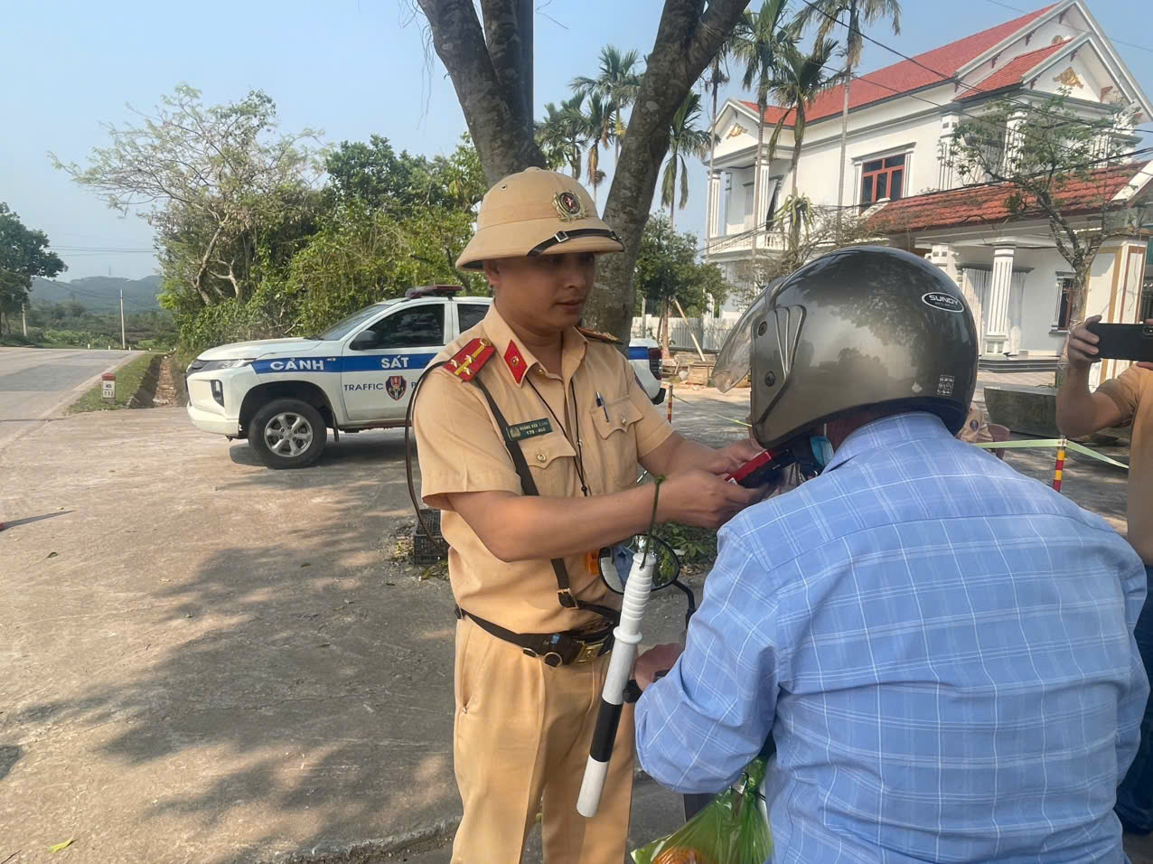 Quảng Ninh xử phạt 50 tỷ vi phạm giao thông trong 3 tháng
- Ảnh 3. Quảng Ninh xử phạt 50 tỷ vi phạm giao thông trong 3 tháng
- Ảnh 3.