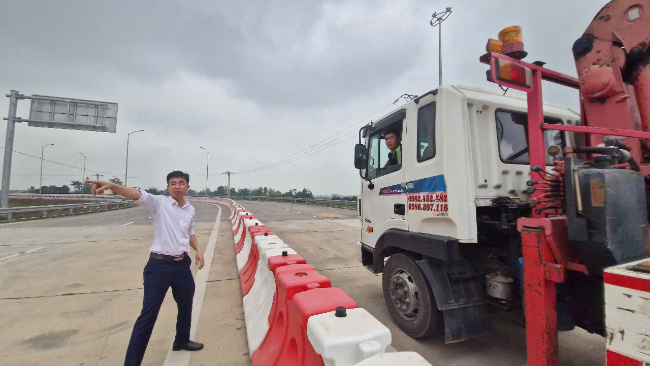 Ngày đầu khai thác, nút giao Vôi trên cao tốc Bắc Giang - Lạng Sơn vắng lạ thường- Ảnh 10. Ngày đầu khai thác, nút giao Vôi trên cao tốc Bắc Giang - Lạng Sơn vắng lạ thường- Ảnh 10.