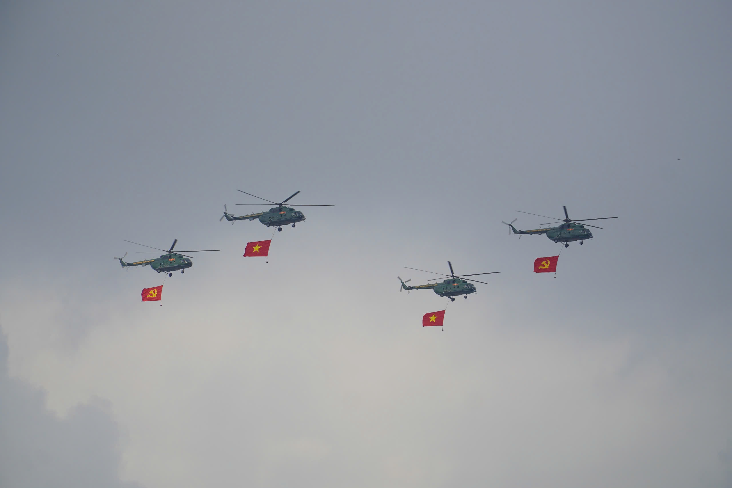 13.000 người hợp luyện diễu binh ch&agrave;o mừng 30/4 tại s&acirc;n bay Bi&ecirc;n H&ograve;a- Ảnh 4.