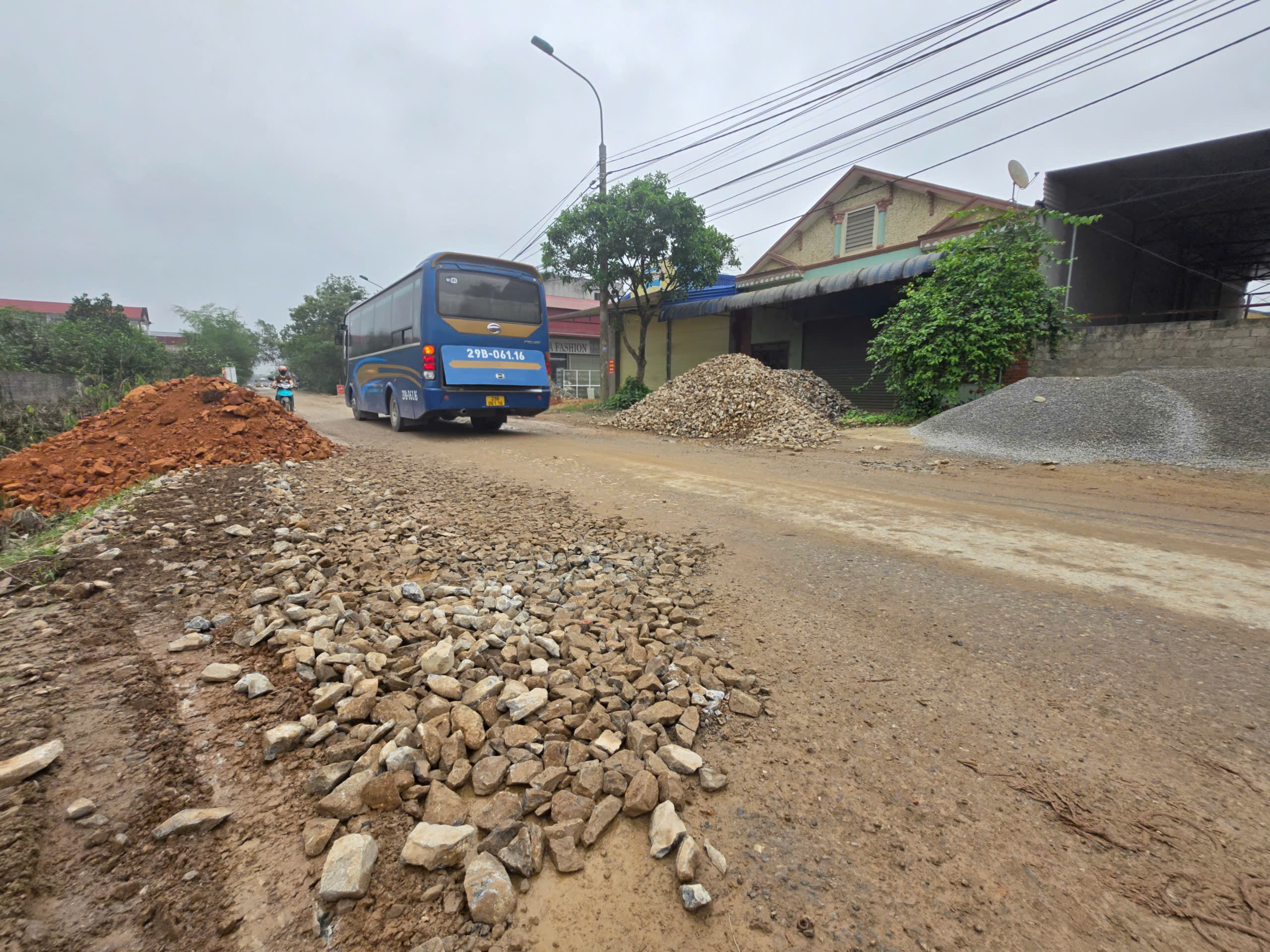 Th&aacute;i Nguy&ecirc;n: Đường tỉnh 261 qua Phổ Y&ecirc;n xuống cấp nghi&ecirc;m trọng, v&igrave; sao chưa được n&acirc;ng cấp?- Ảnh 3.