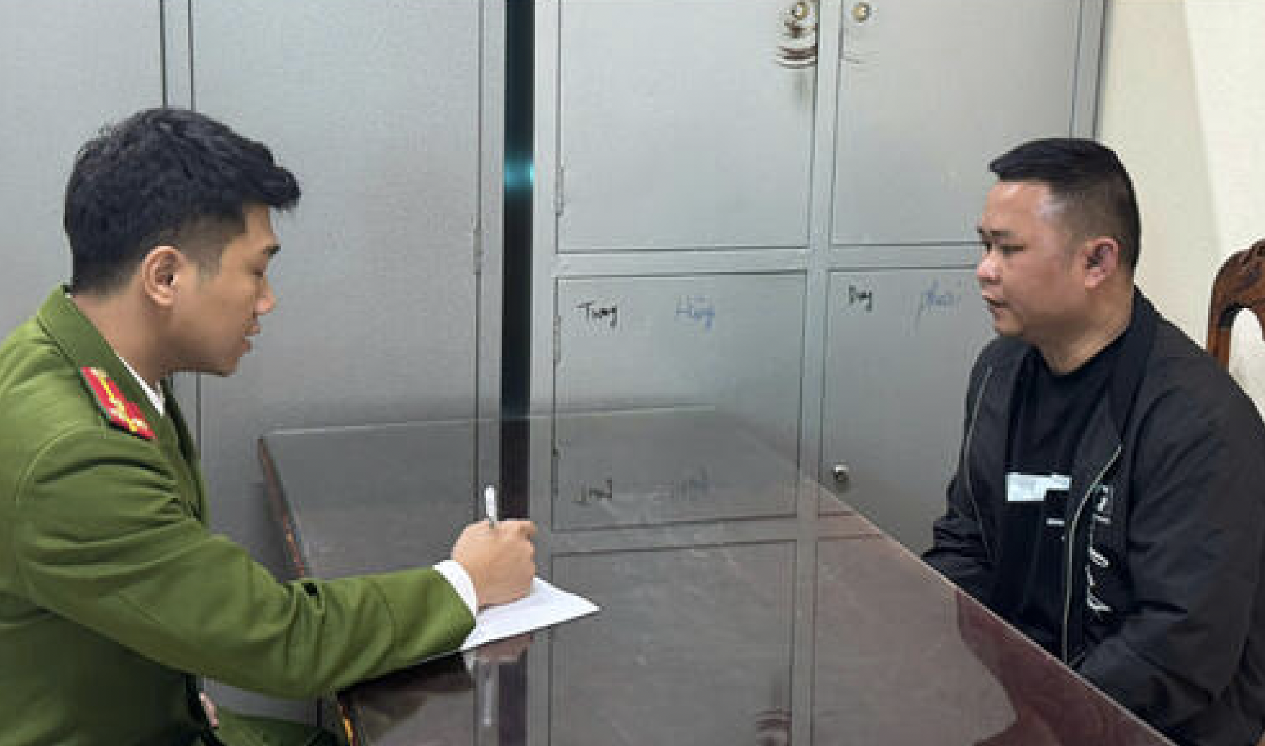 Khởi tố 12 đối tượng li&ecirc;n quan đến khai th&aacute;c c&aacute;t tr&aacute;i ph&eacute;p- Ảnh 1.