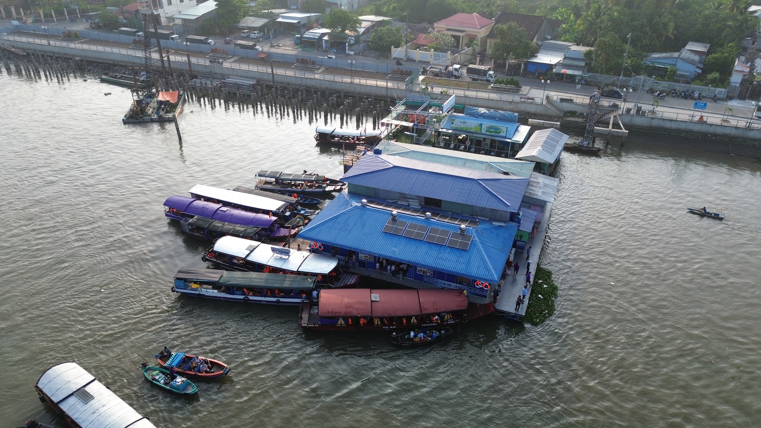 Cử thanh tra gi&aacute;m s&aacute;t việc đ&igrave;nh chỉ điểm dừng ch&acirc;n Khởi My ở chợ nổi C&aacute;i Răng- Ảnh 1.