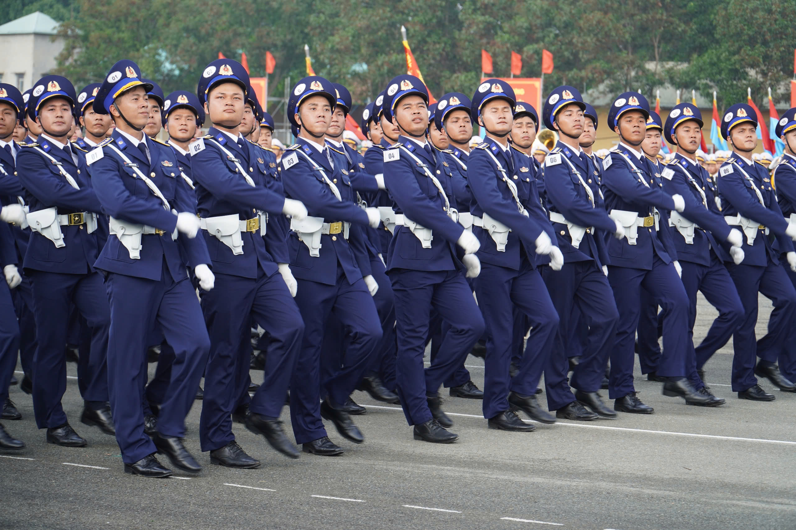 13.000 người hợp luyện diễu binh ch&agrave;o mừng 30/4 tại s&acirc;n bay Bi&ecirc;n H&ograve;a- Ảnh 10.