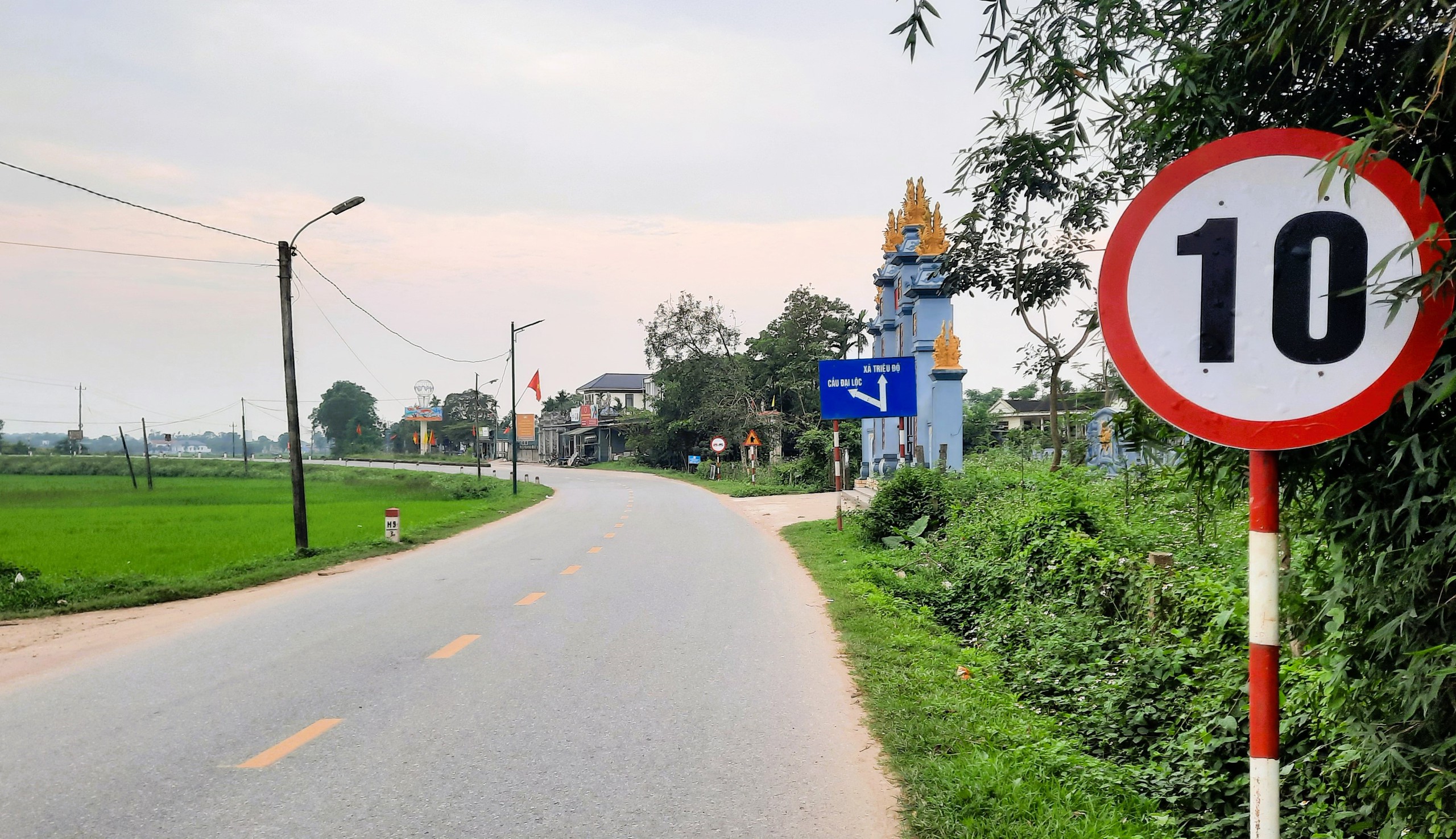 Gỡ vướng mắc, đẩy tiến độ dự &aacute;n đường ven biển Quảng Trị- Ảnh 6.