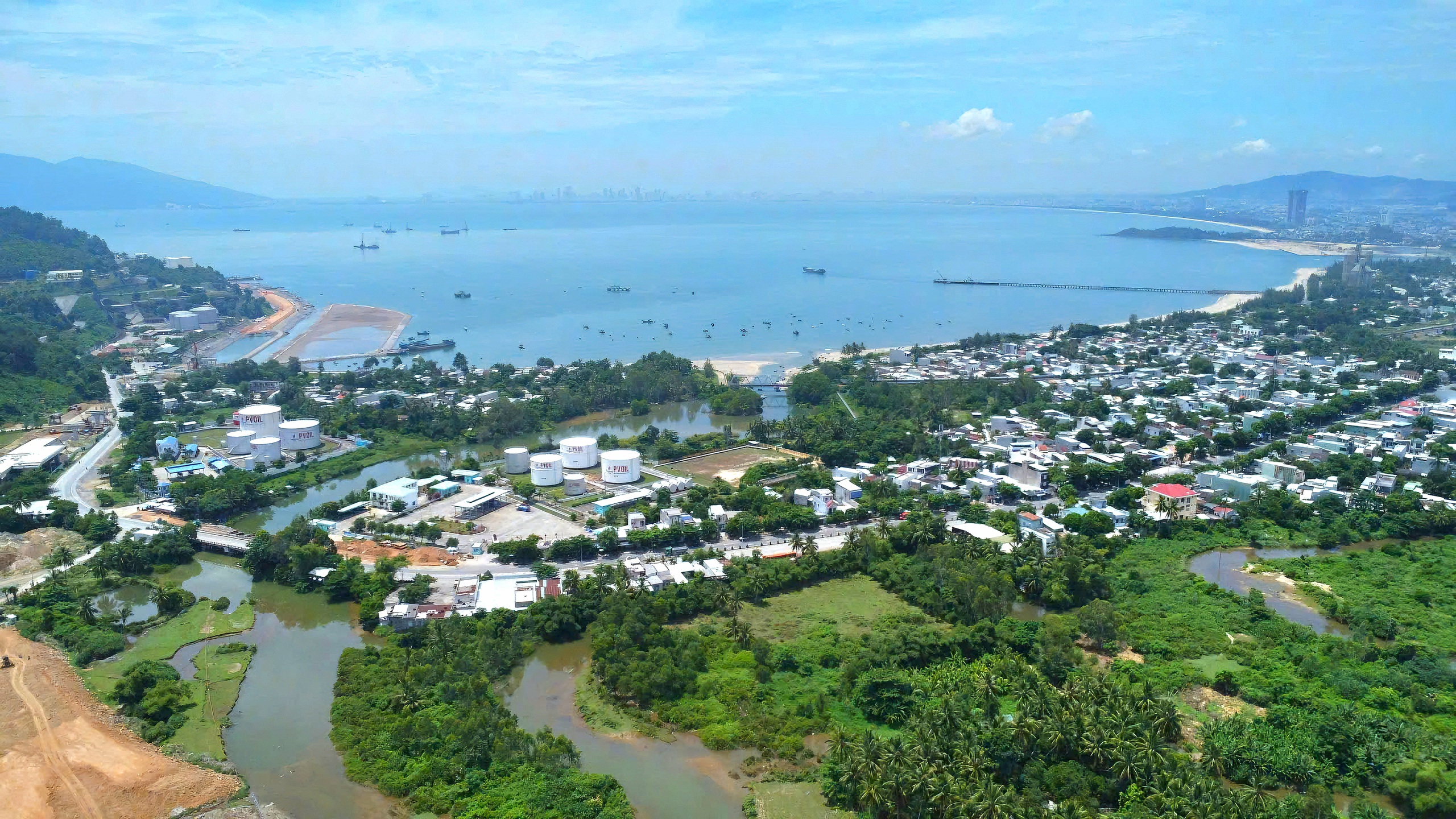 Đ&agrave; Nẵng c&oacute; lấn biển l&agrave;m khu thương mại tự do khi s&aacute;p nhập Quảng Nam?- Ảnh 1.