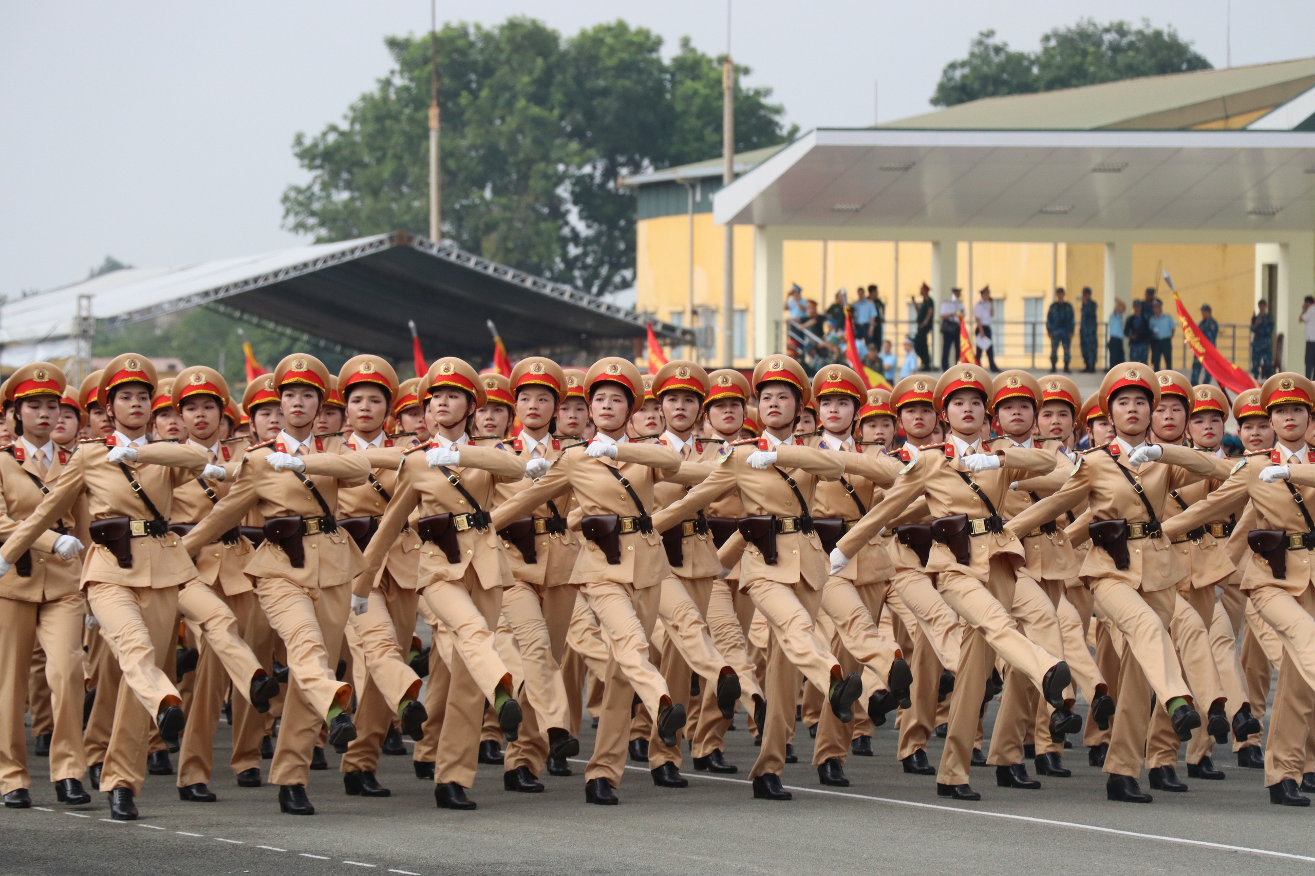 13.000 người hợp luyện diễu binh ch&agrave;o mừng 30/4 tại s&acirc;n bay Bi&ecirc;n H&ograve;a- Ảnh 2.