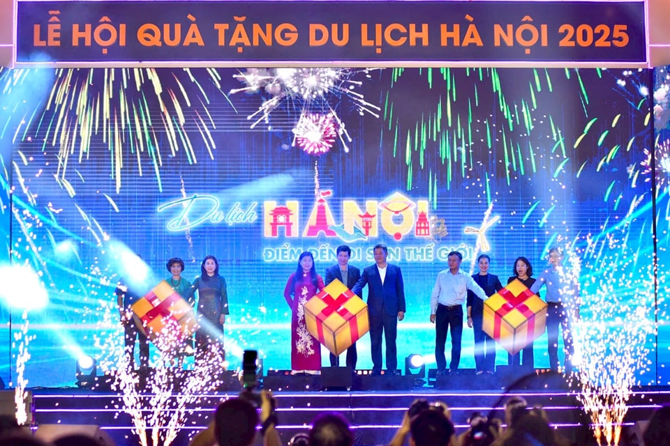 Nhiều kh&ocirc;ng gian hấp dẫn tại Lễ hội Qu&agrave; tặng du lịch H&agrave; Nội 2025- Ảnh 1.
