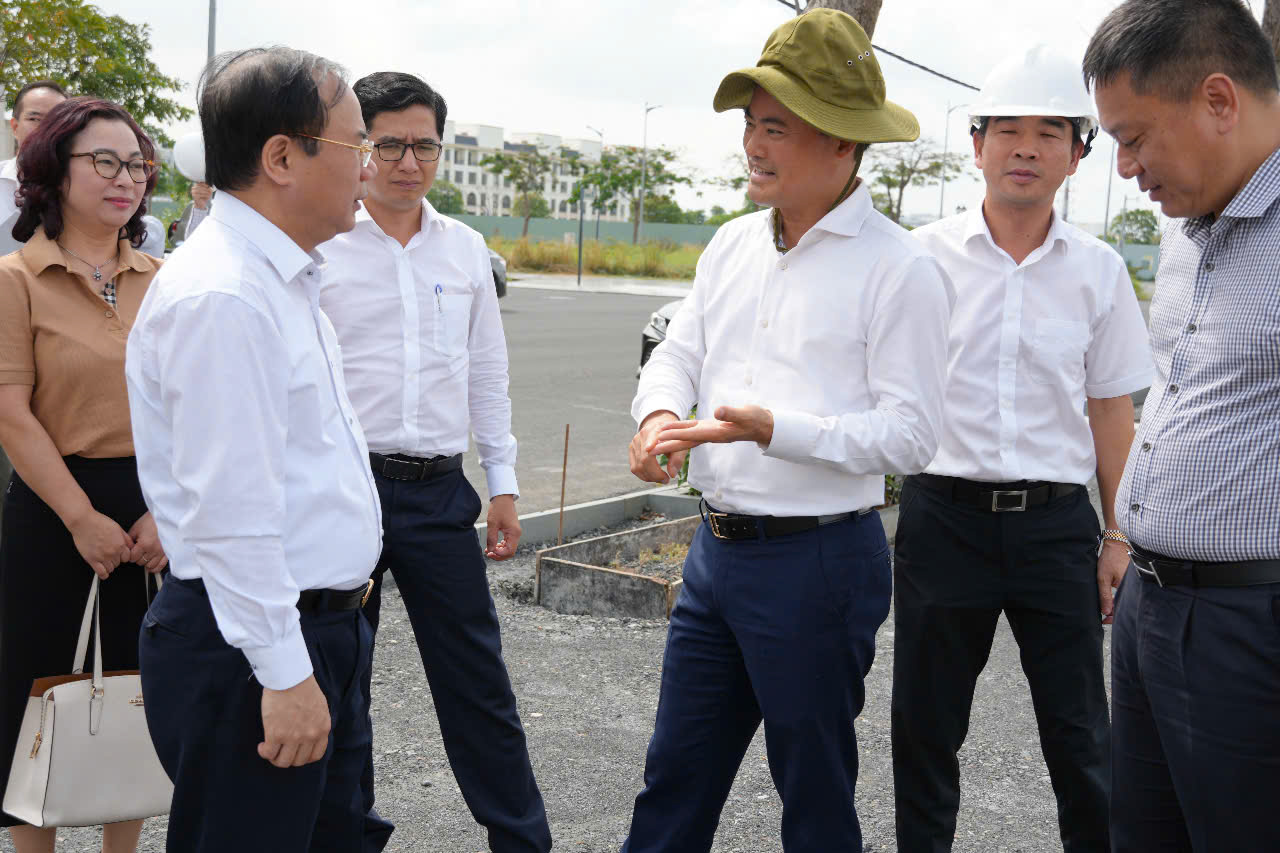 Thứ trưởng Nguyễn Văn Sinh kiểm tra dự &aacute;n nh&agrave; ở x&atilde; hội tại TP.HCM- Ảnh 3.
