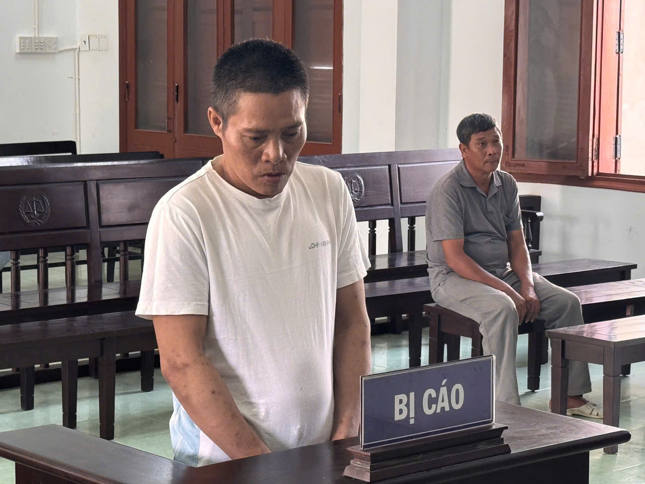Lĩnh &aacute;n t&ugrave; v&igrave; đ&acirc;m người kh&aacute;c do nghi đuổi chuột sang ruộng l&uacute;a nh&agrave; m&igrave;nh- Ảnh 1.