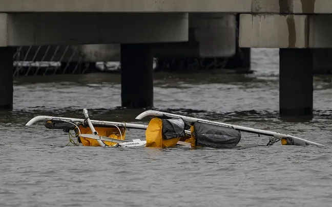 Phát hiện thông tin bất ngờ trong vụ rơi trực thăng trên sông Hudson, New York- Ảnh 2. Vụ trực thăng rơi trên sông Hudson: Hé lộ cuộc gọi cuối cùng của phi công