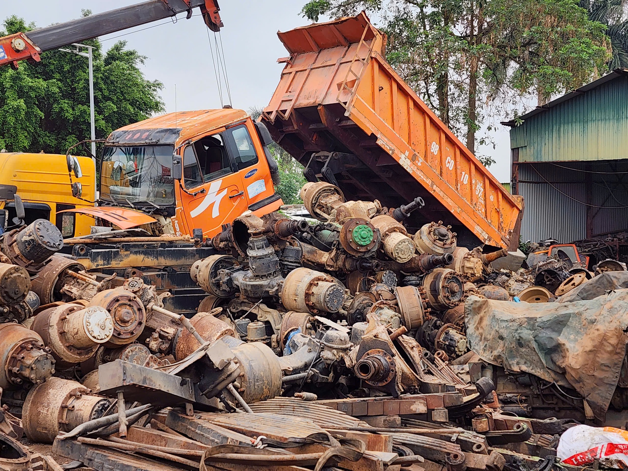 Lạ l&ugrave;ng l&agrave;ng tỷ ph&uacute; với nghề "mua của người ch&aacute;n, b&aacute;n cho người cần"- Ảnh 1.