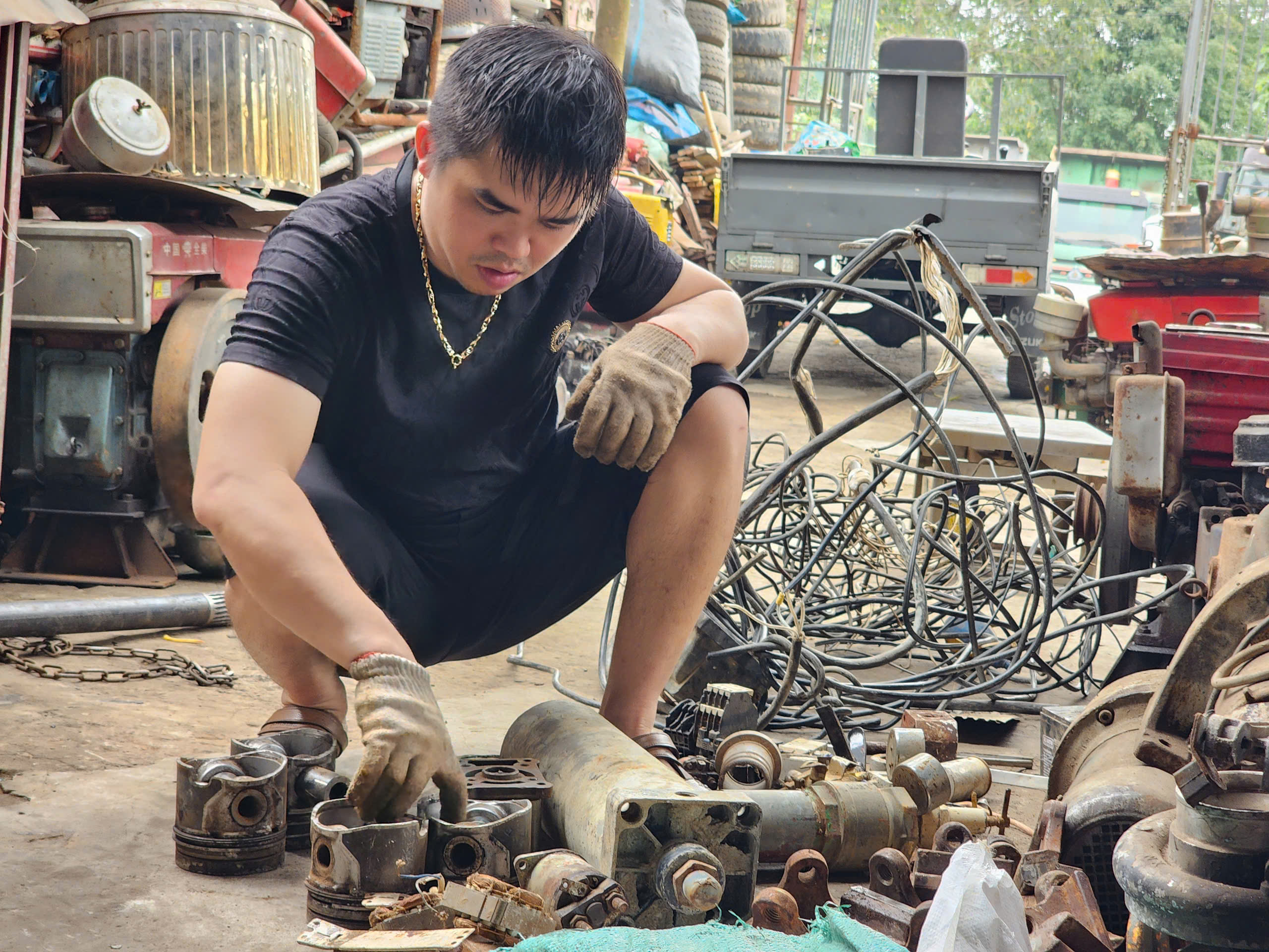 Lạ l&ugrave;ng l&agrave;ng tỷ ph&uacute; với nghề "mua của người ch&aacute;n, b&aacute;n cho người cần"- Ảnh 3.