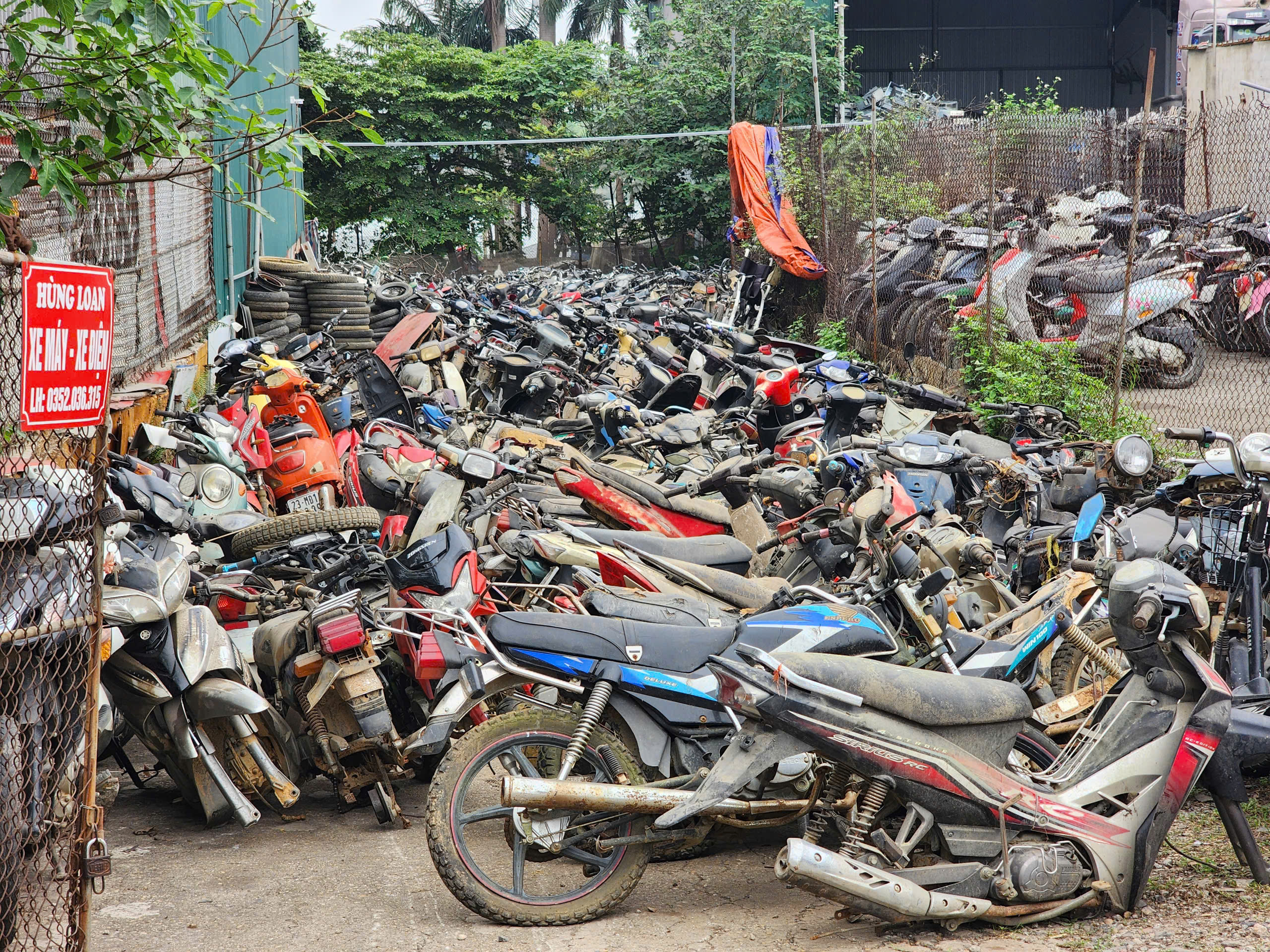 Lạ l&ugrave;ng l&agrave;ng tỷ ph&uacute; với nghề "mua của người ch&aacute;n, b&aacute;n cho người cần"- Ảnh 7.