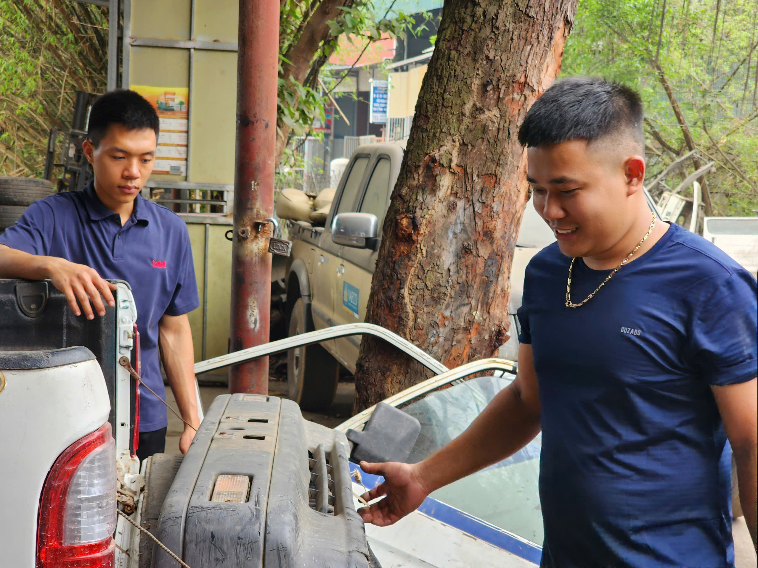 Lạ l&ugrave;ng l&agrave;ng tỷ ph&uacute; với nghề "mua của người ch&aacute;n, b&aacute;n cho người cần"- Ảnh 2.