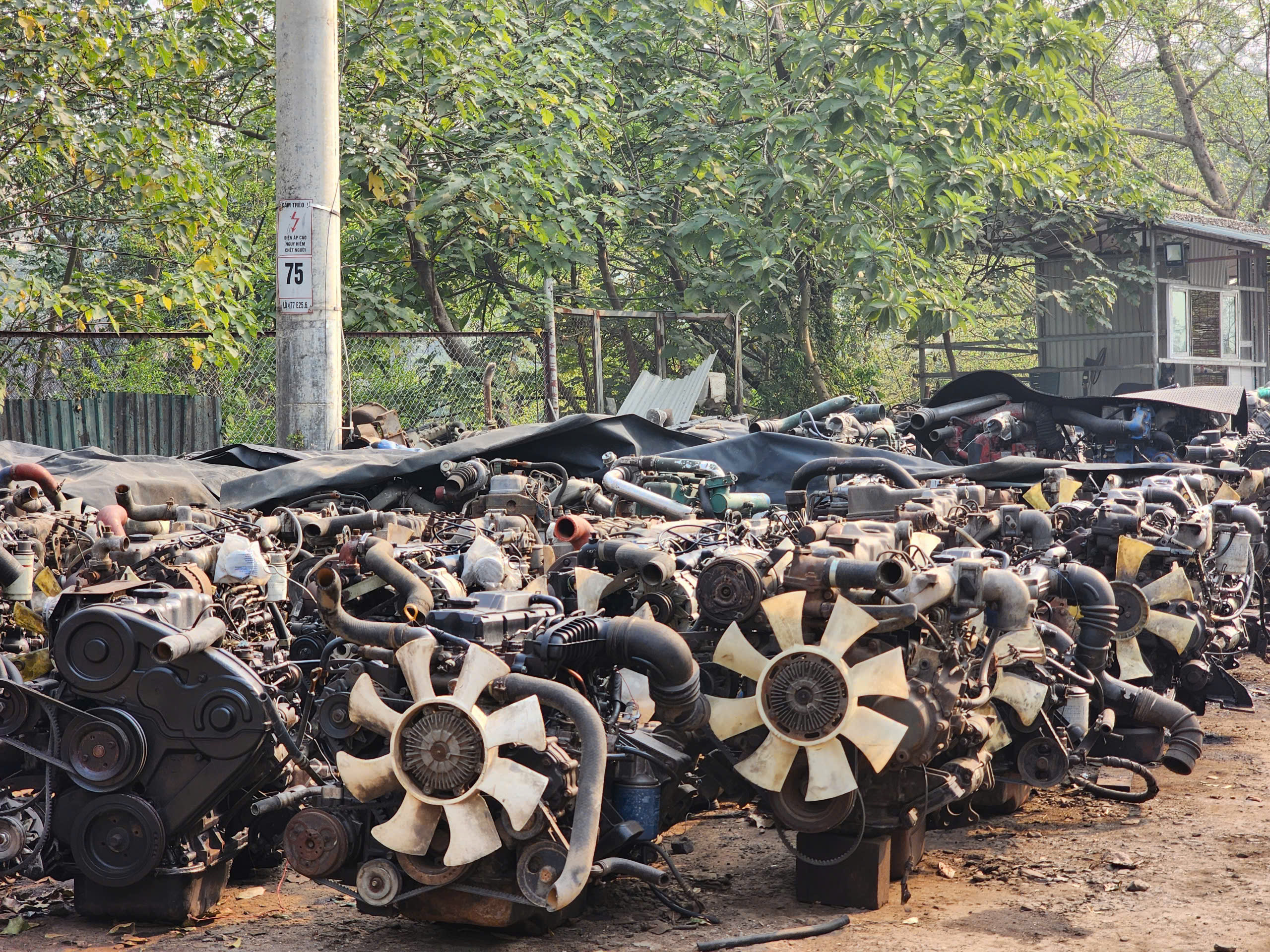 Lạ l&ugrave;ng l&agrave;ng tỷ ph&uacute; với nghề "mua của người ch&aacute;n, b&aacute;n cho người cần"- Ảnh 8.