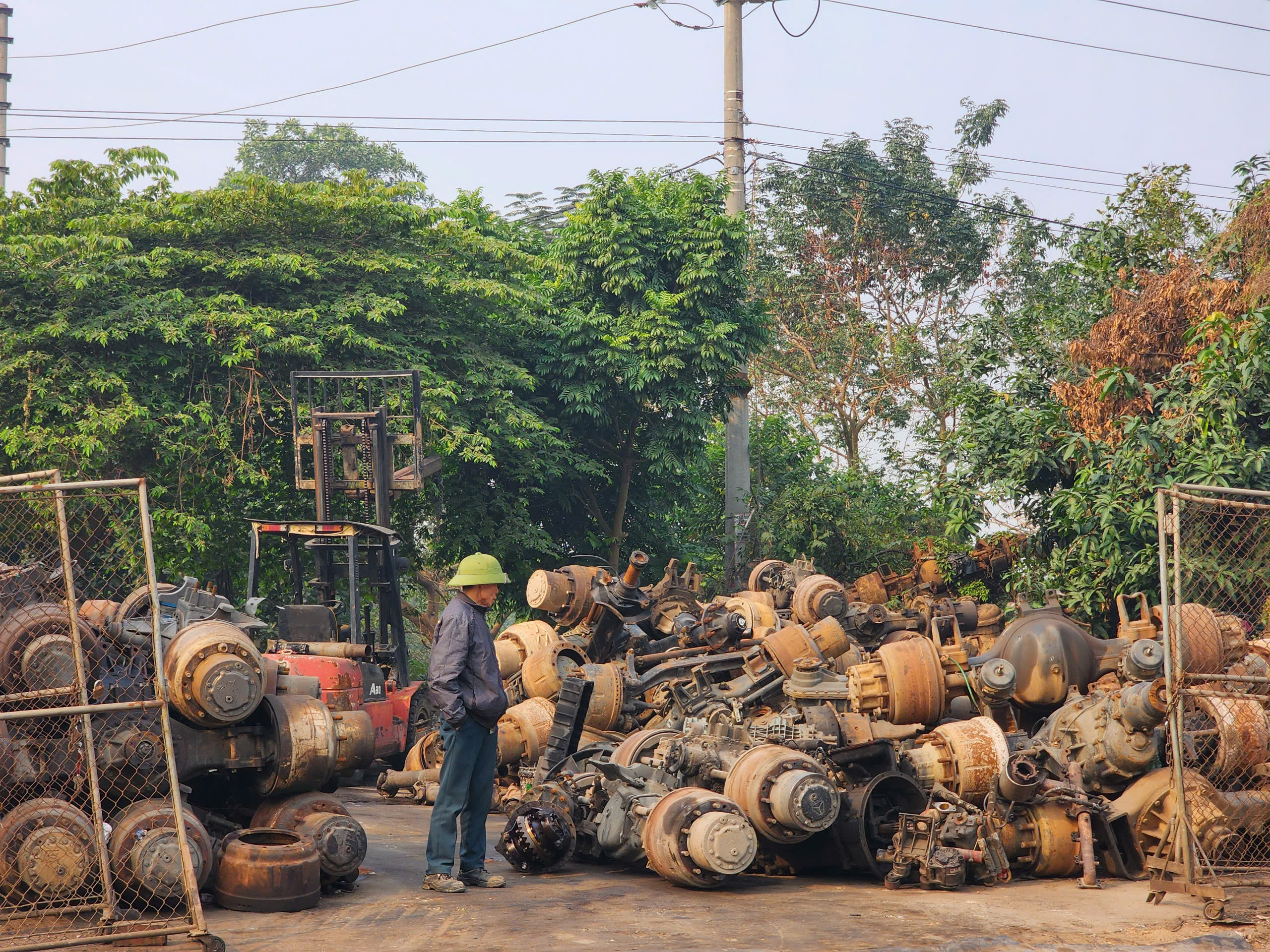 Lạ l&ugrave;ng l&agrave;ng tỷ ph&uacute; với nghề "mua của người ch&aacute;n, b&aacute;n cho người cần"- Ảnh 4.