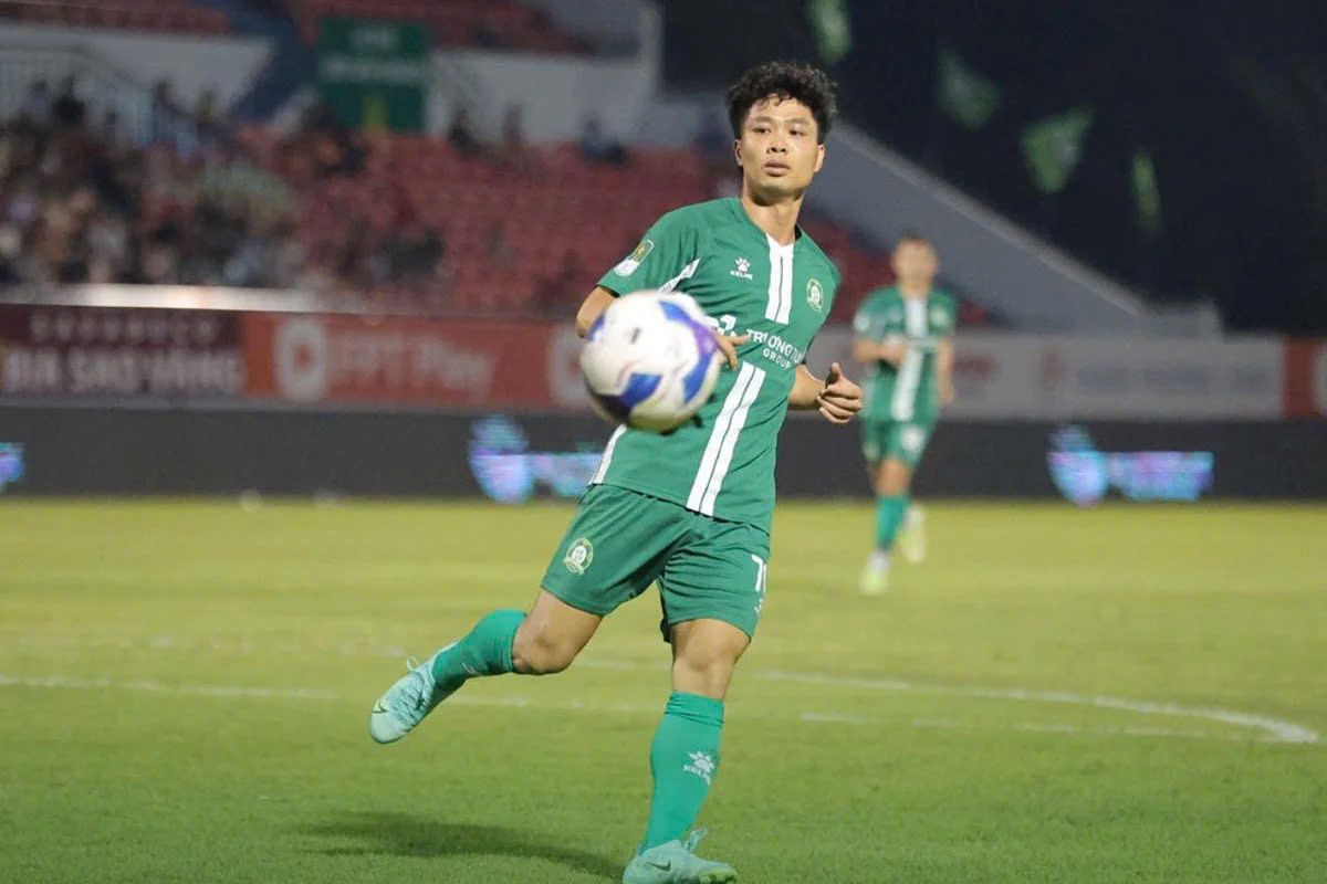 Công Phượng giúp HLV Kim Sang-sik trút nỗi lo ở tuyển Việt Nam?- Ảnh 1. Công Phượng giúp HLV Kim Sang-sik trút nỗi lo ở tuyển Việt Nam?- Ảnh 1.