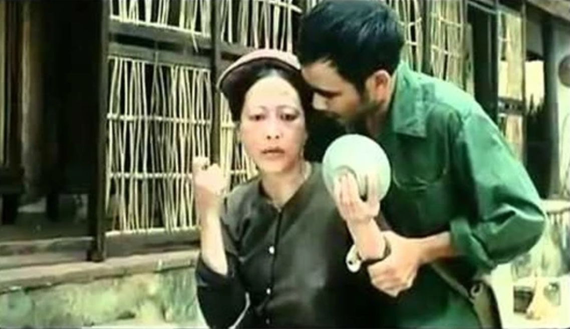 NSND Như Quỳnh từng xấu hổ trong cảnh n&oacute;ng phim "Bến kh&ocirc;ng chồng"- Ảnh 1.