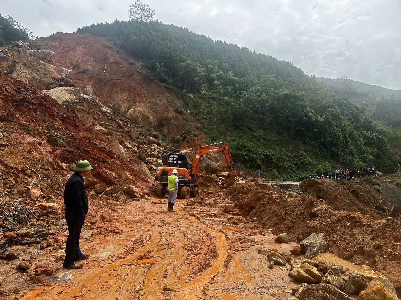 Mưa lũ đầu mùa gây một số thiệt hại ở Lào Cai, Lai Châu- Ảnh 1. Mưa lũ đầu mùa gây một số thiệt hại ở Lào Cai, Lai Châu- Ảnh 1.