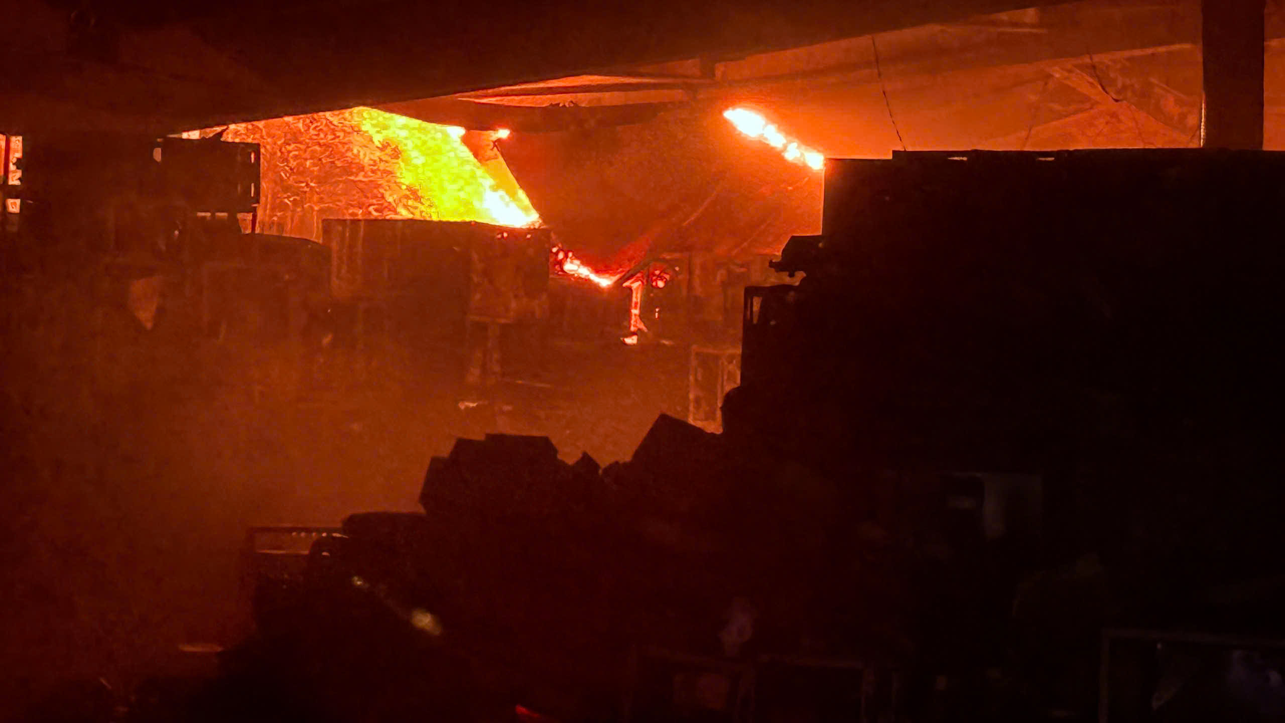 Hải Dương: Cháy lớn tại Công ty TNHH Cơ khí Toàn Phát- Ảnh 5. Hải Dương: Cháy lớn tại Công ty TNHH Cơ khí Toàn Phát- Ảnh 5.