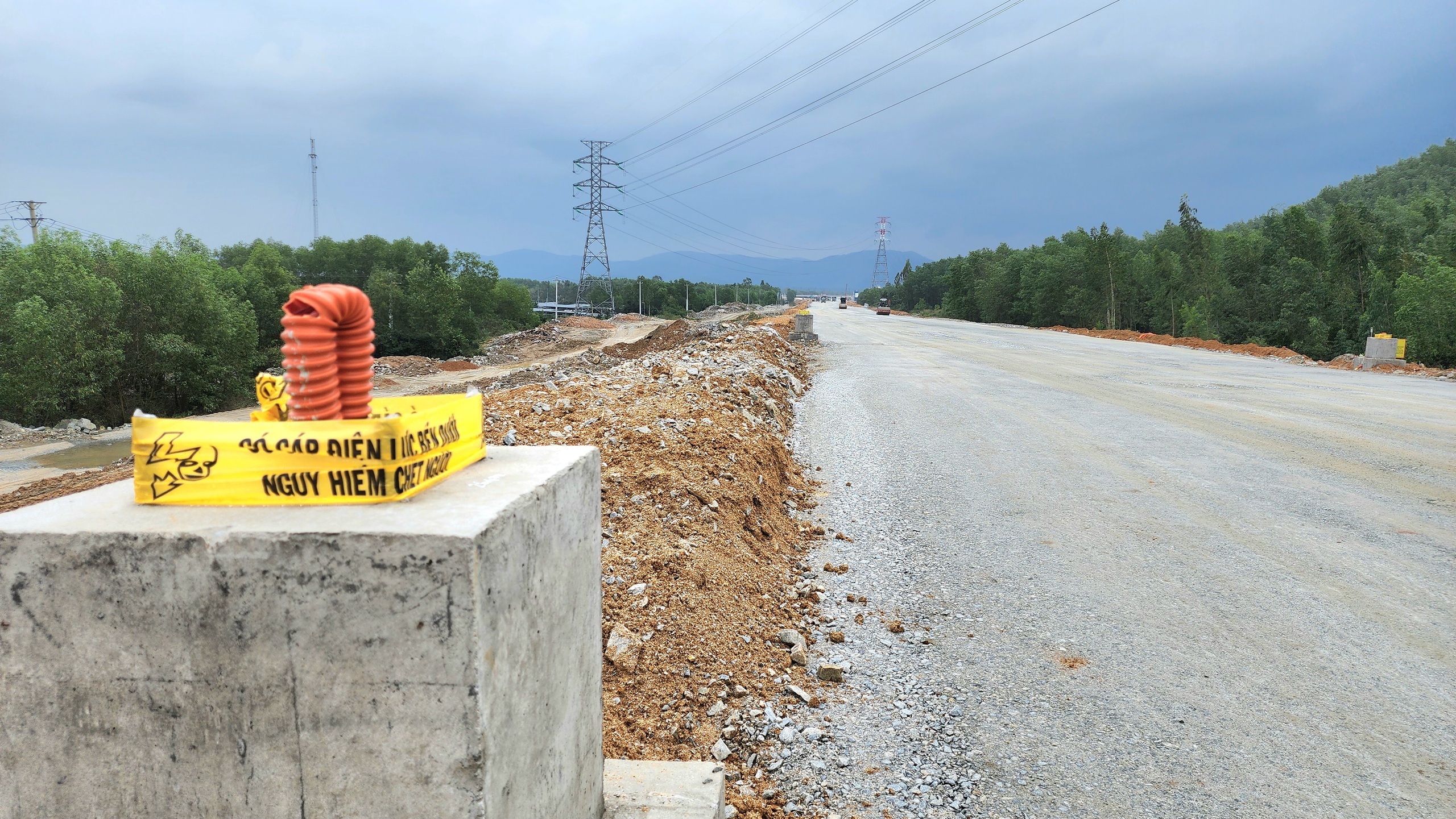 Gấp r&uacute;t ho&agrave;n thiện hạng mục an to&agrave;n giao th&ocirc;ng cao tốc Quảng Ng&atilde;i - Ho&agrave;i Nhơn- Ảnh 15.