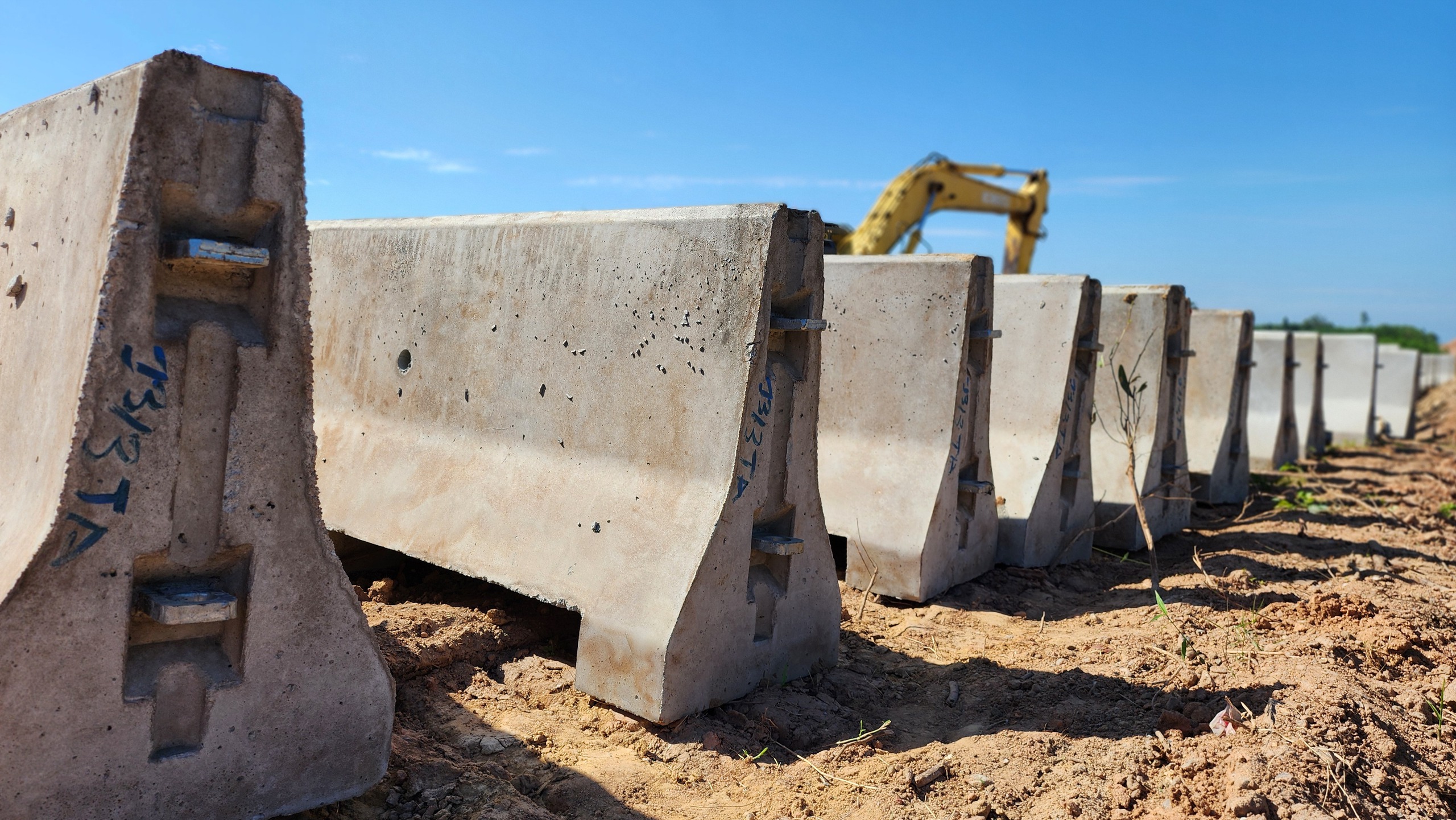 Gấp r&uacute;t ho&agrave;n thiện hạng mục an to&agrave;n giao th&ocirc;ng cao tốc Quảng Ng&atilde;i - Ho&agrave;i Nhơn- Ảnh 2.