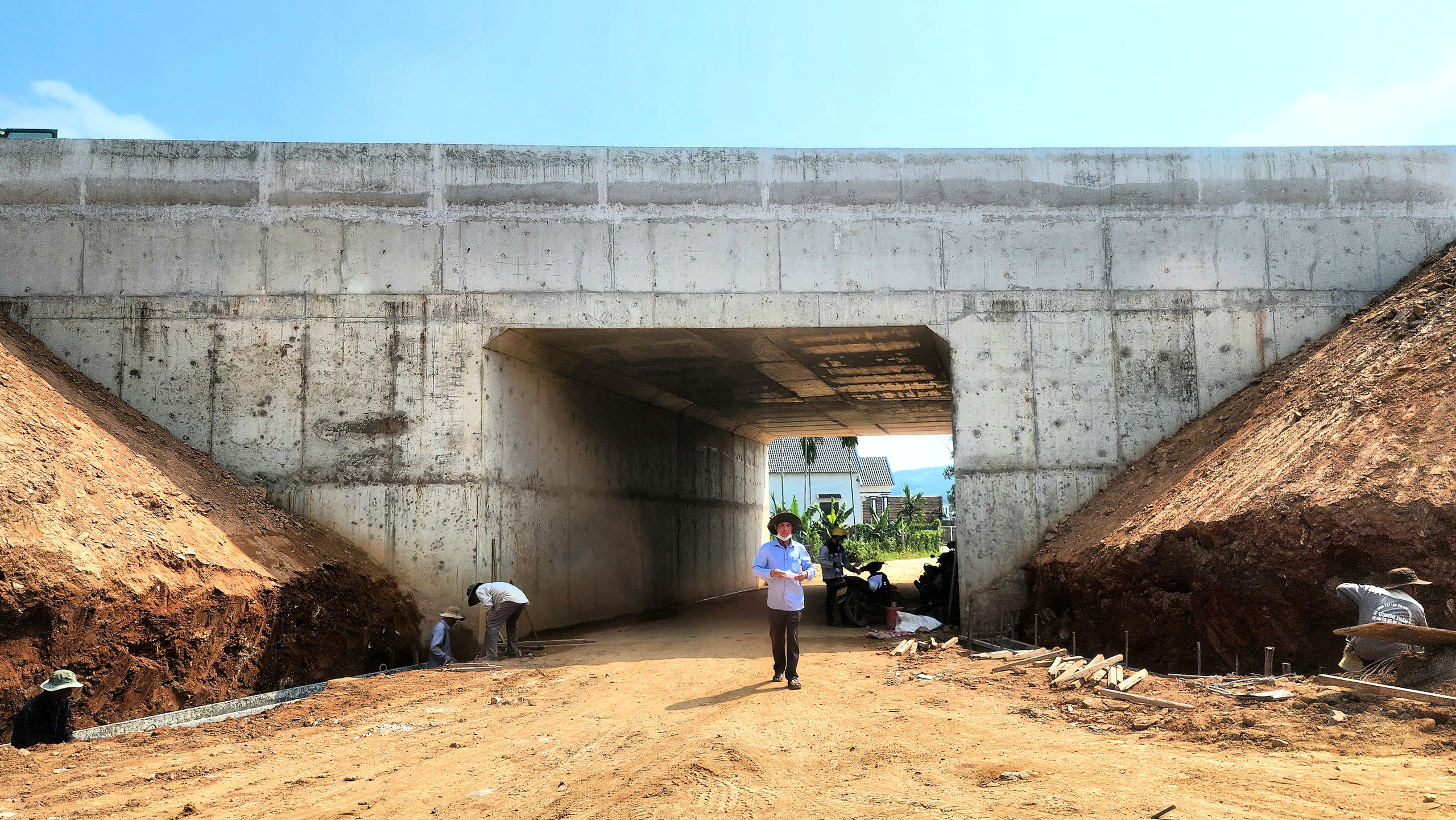 Gấp r&uacute;t ho&agrave;n thiện hạng mục an to&agrave;n giao th&ocirc;ng cao tốc Quảng Ng&atilde;i - Ho&agrave;i Nhơn- Ảnh 12.