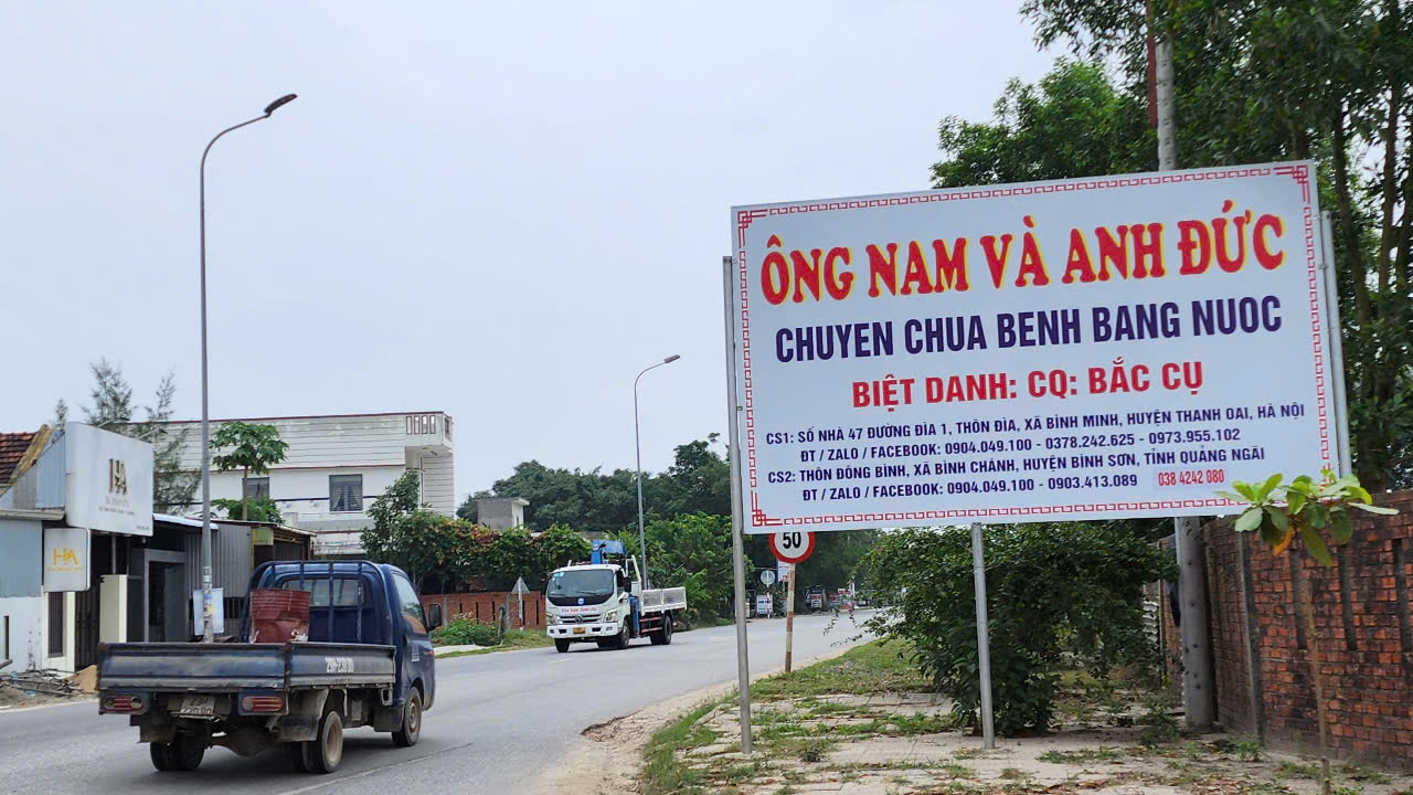 Quảng Ngãi chỉ đạo gỡ biển quảng cáo "chữa bệnh bằng nước"- Ảnh 1. Quảng Ngãi chỉ đạo gỡ biển quảng cáo "chữa bệnh bằng nước"- Ảnh 1.