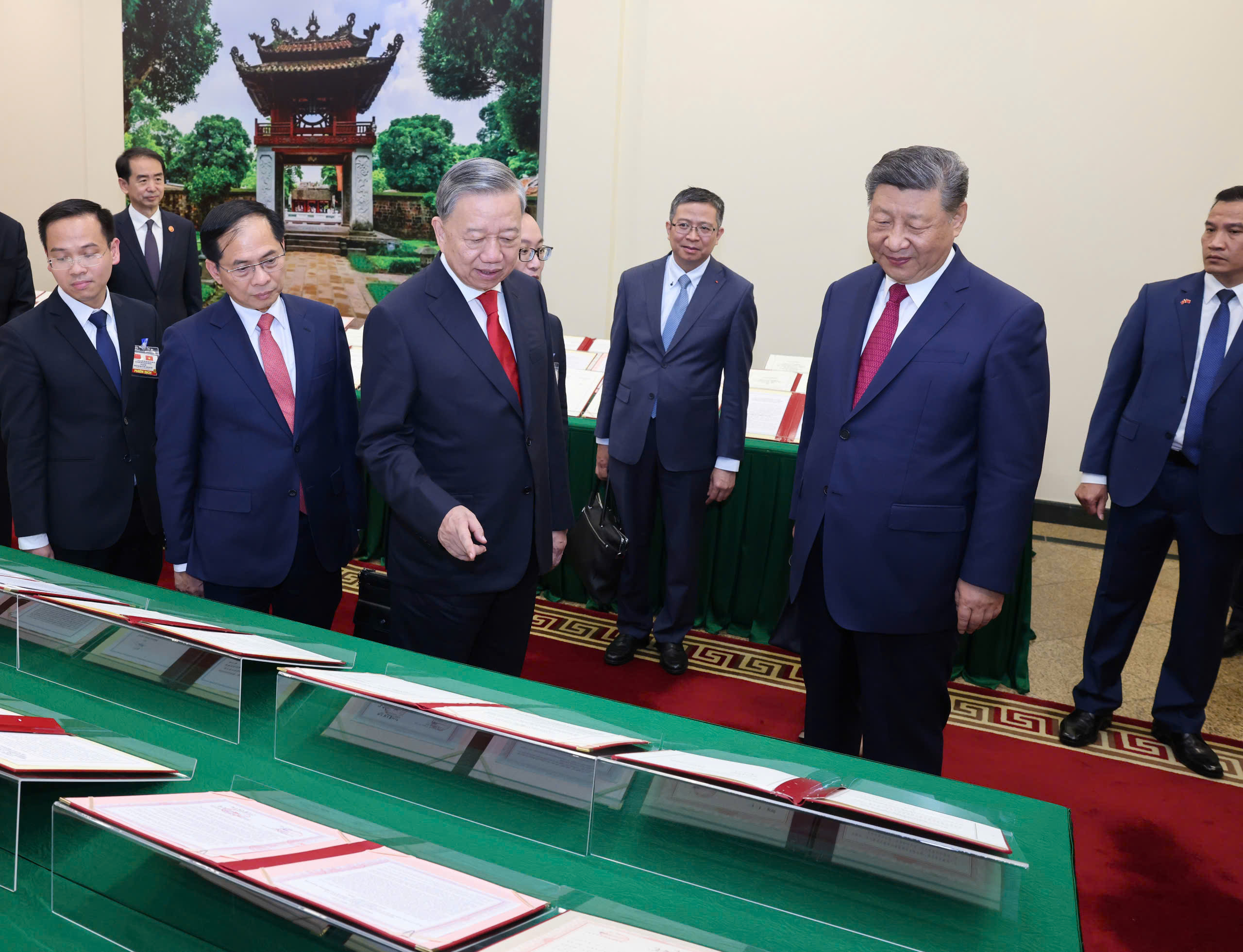 Việt Nam - Trung Quốc k&yacute; kết 7 văn kiện quan trọng lĩnh vực đường sắt v&agrave; đường bộ- Ảnh 3.