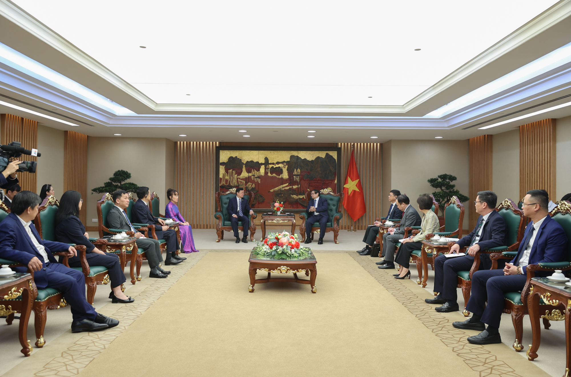 Thủ tướng đề nghị tập đo&agrave;n sản xuất t&agrave;u bay thương mại Trung Quốc hỗ trợ Việt Nam- Ảnh 2.