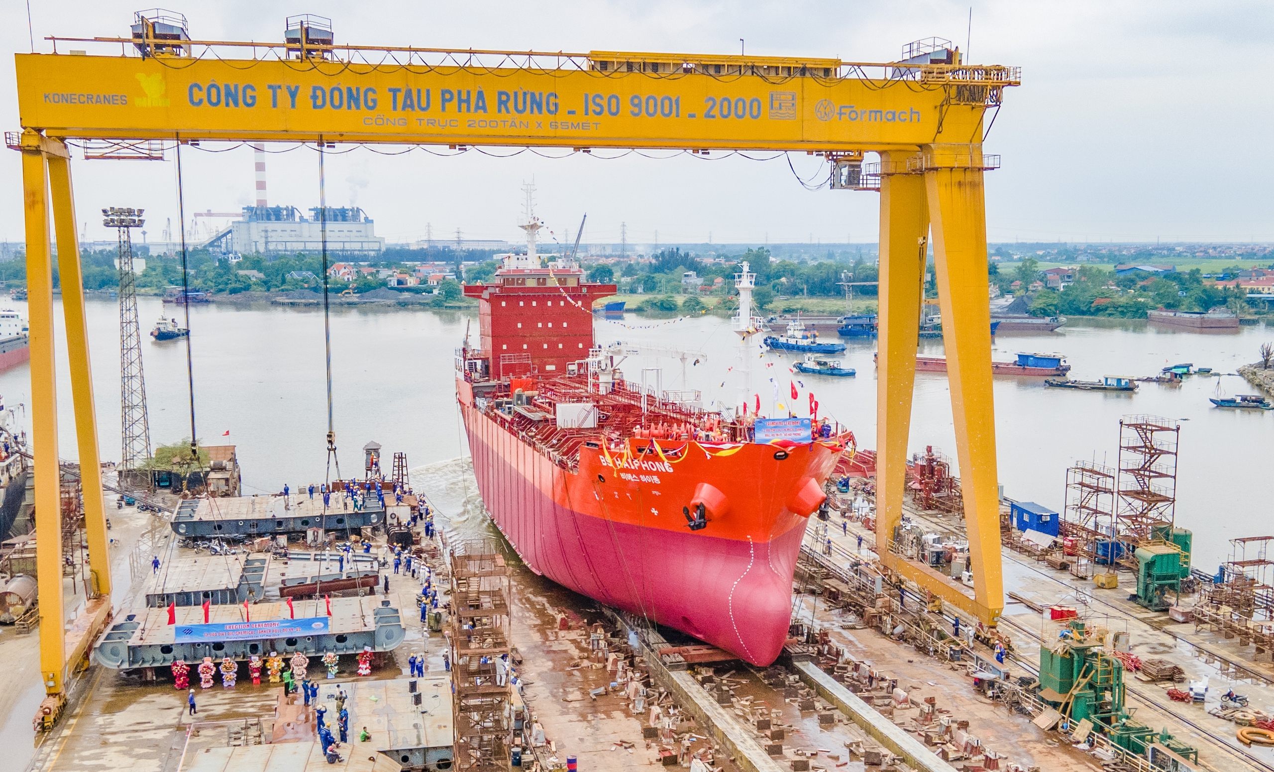 Tỉ mỉ đóng những con tàu "Made in Vietnam"- Ảnh 25. Tỉ mỉ đóng những con tàu "Made in Vietnam"- Ảnh 25.