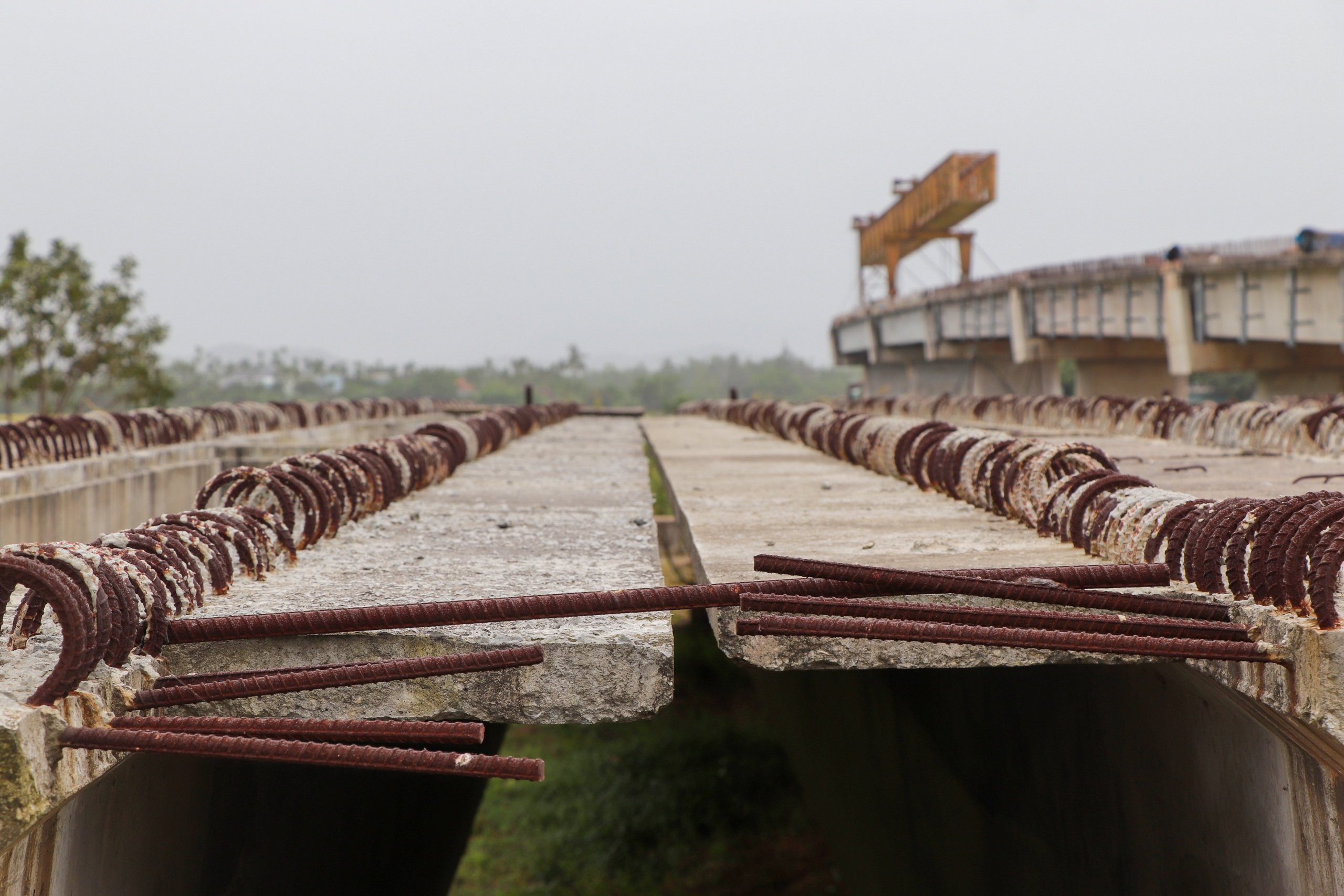 Cầu 220 tỷ dang dở sau 6 năm thi công, Quảng Nam yêu cầu làm rõ trách nhiệm- Ảnh 11. Cầu 220 tỷ dang dở sau 6 năm thi công, Quảng Nam yêu cầu làm rõ trách nhiệm- Ảnh 11.