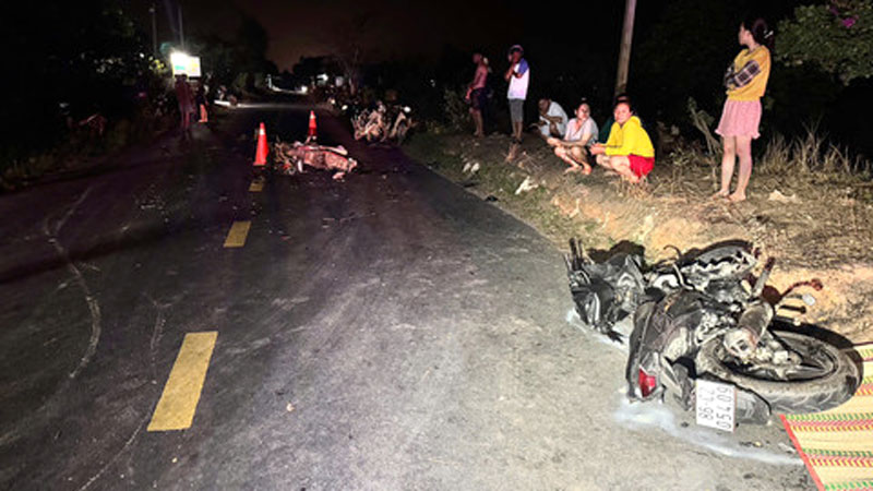 Hiện trường vụ tai nạn khiến ba người thương vong - Ảnh: Lê Long. Hiện trường vụ tai nạn khiến ba người thương vong - Ảnh: Lê Long.