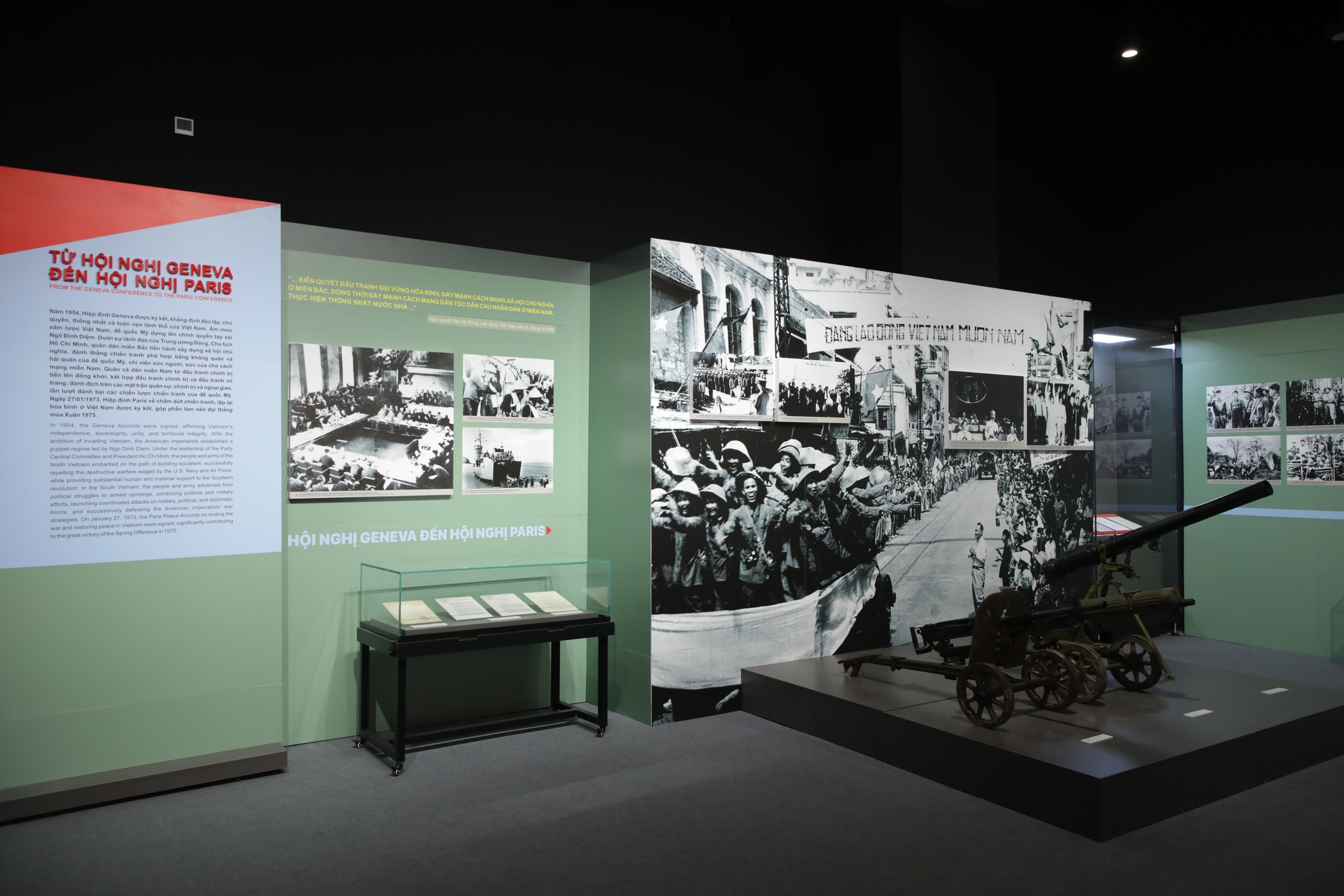 “Bản hùng ca mùa Xuân đại thắng” qua những hình ảnh, hiện vật quý- Ảnh 3. “Bản hùng ca mùa Xuân đại thắng” qua những hình ảnh, hiện vật quý- Ảnh 3.