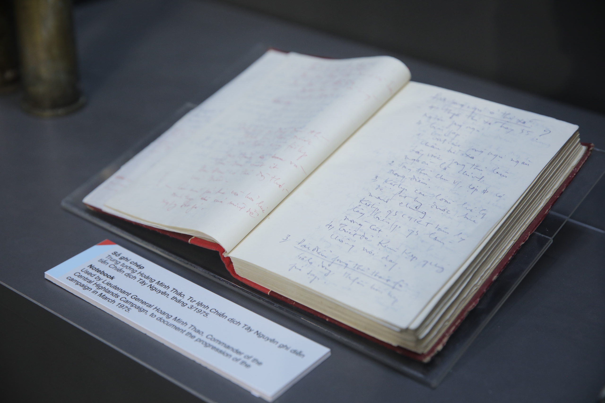 “Bản hùng ca mùa Xuân đại thắng” qua những hình ảnh, hiện vật quý- Ảnh 7. “Bản hùng ca mùa Xuân đại thắng” qua những hình ảnh, hiện vật quý- Ảnh 7.