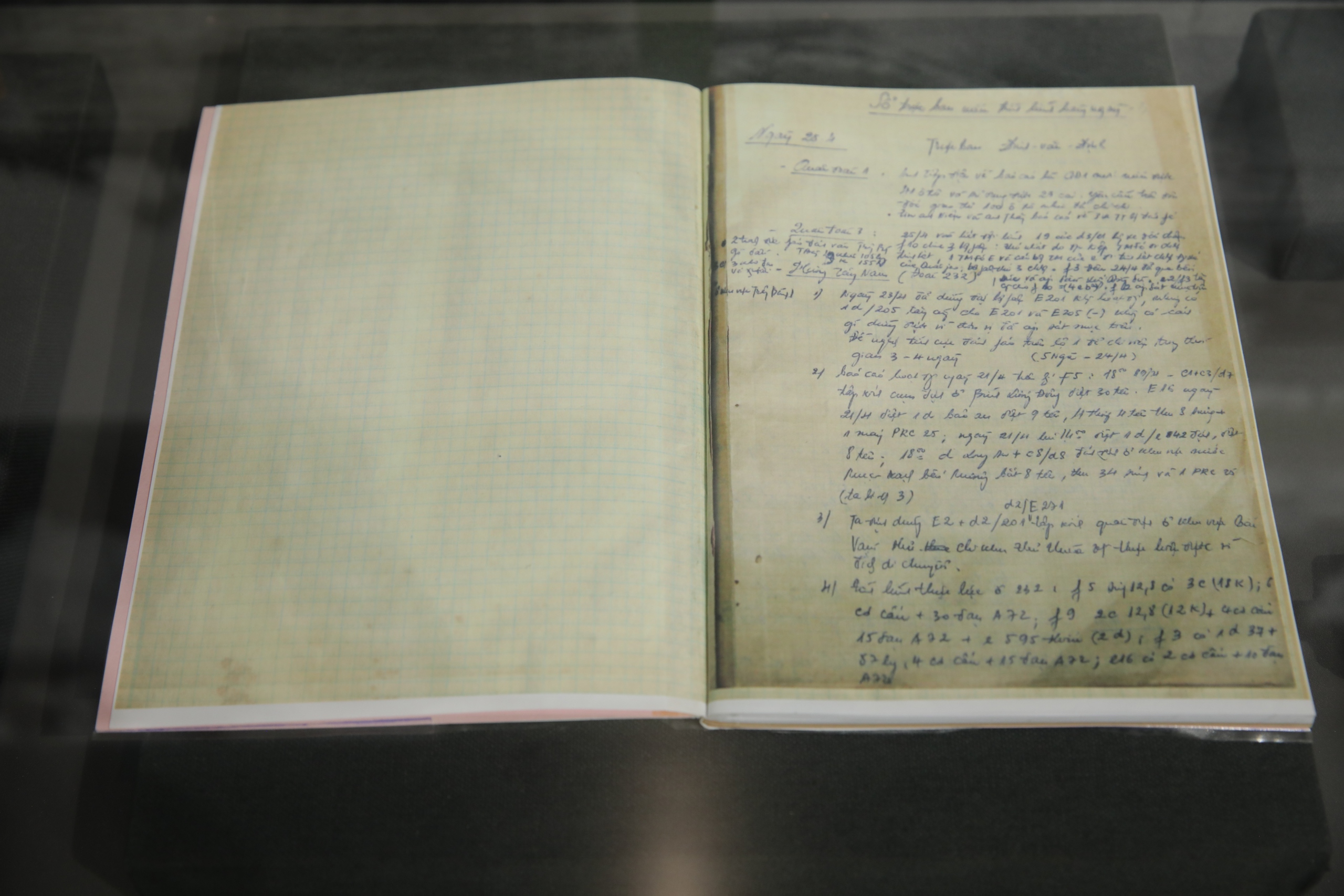 “Bản hùng ca mùa Xuân đại thắng” qua những hình ảnh, hiện vật quý- Ảnh 10. “Bản hùng ca mùa Xuân đại thắng” qua những hình ảnh, hiện vật quý- Ảnh 10.