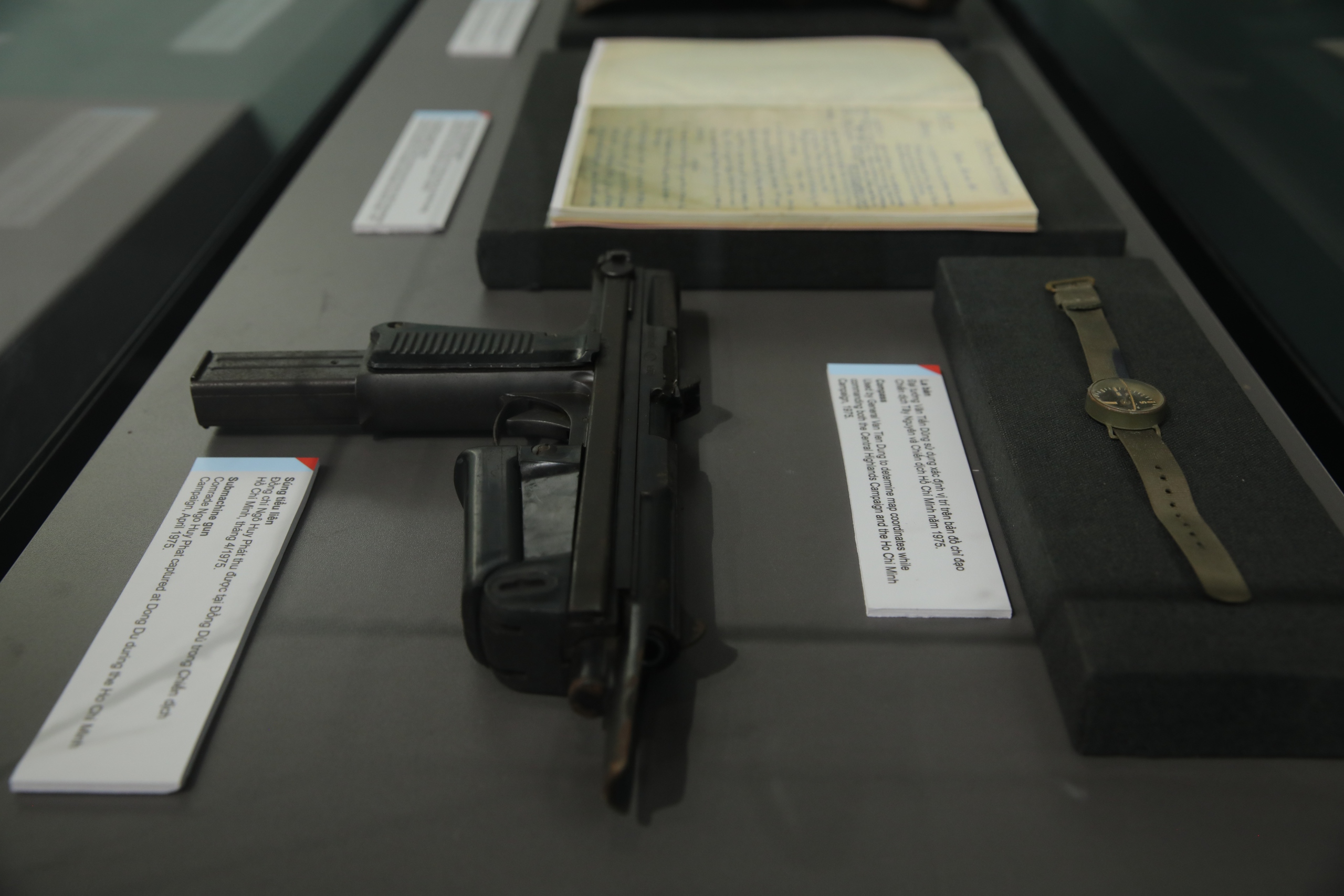 “Bản hùng ca mùa Xuân đại thắng” qua những hình ảnh, hiện vật quý- Ảnh 8. “Bản hùng ca mùa Xuân đại thắng” qua những hình ảnh, hiện vật quý- Ảnh 8.