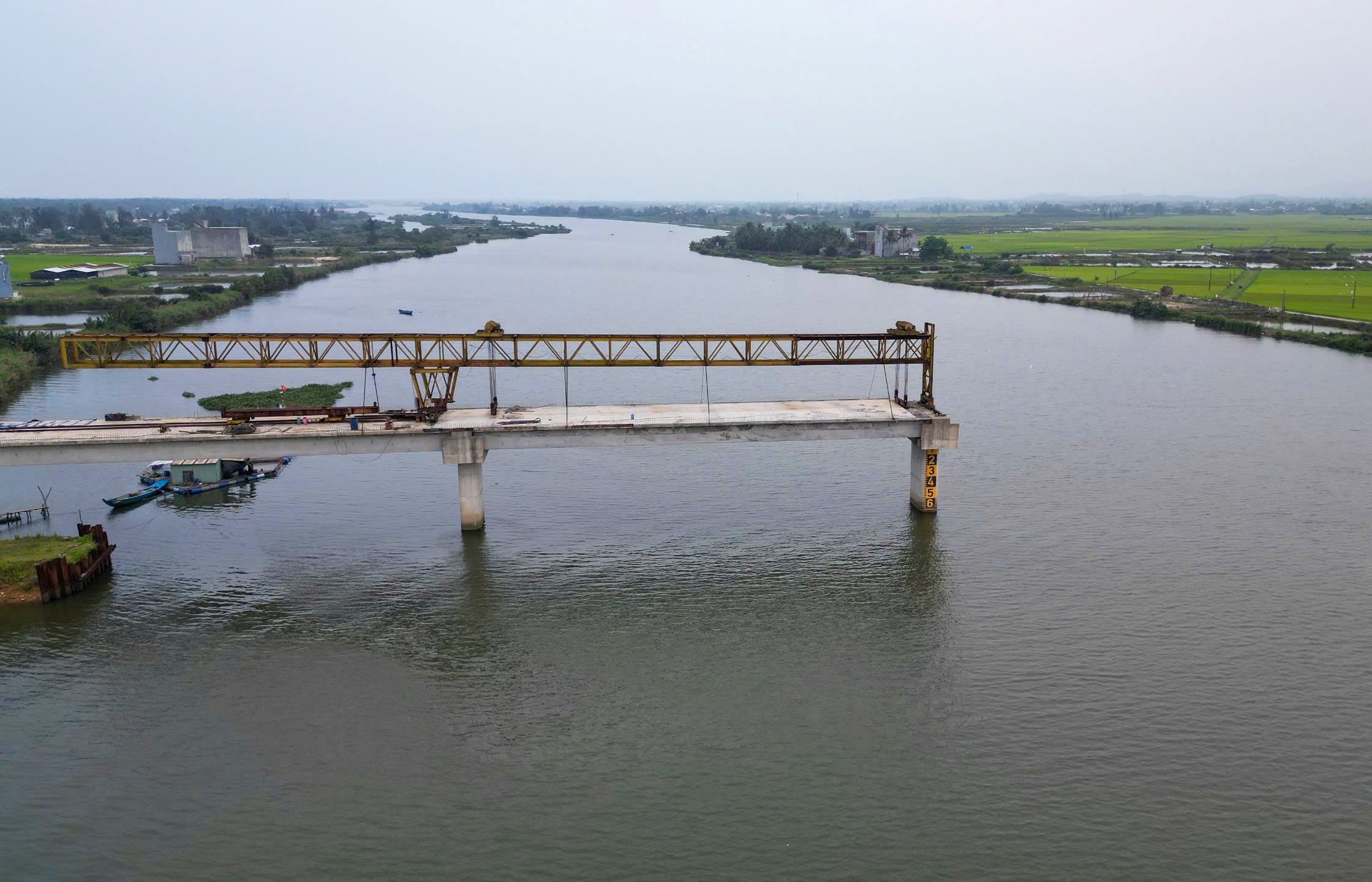 Cầu 220 tỷ dang dở sau 6 năm thi công, Quảng Nam yêu cầu làm rõ trách nhiệm- Ảnh 10. Cầu 220 tỷ dang dở sau 6 năm thi công, Quảng Nam yêu cầu làm rõ trách nhiệm- Ảnh 10.