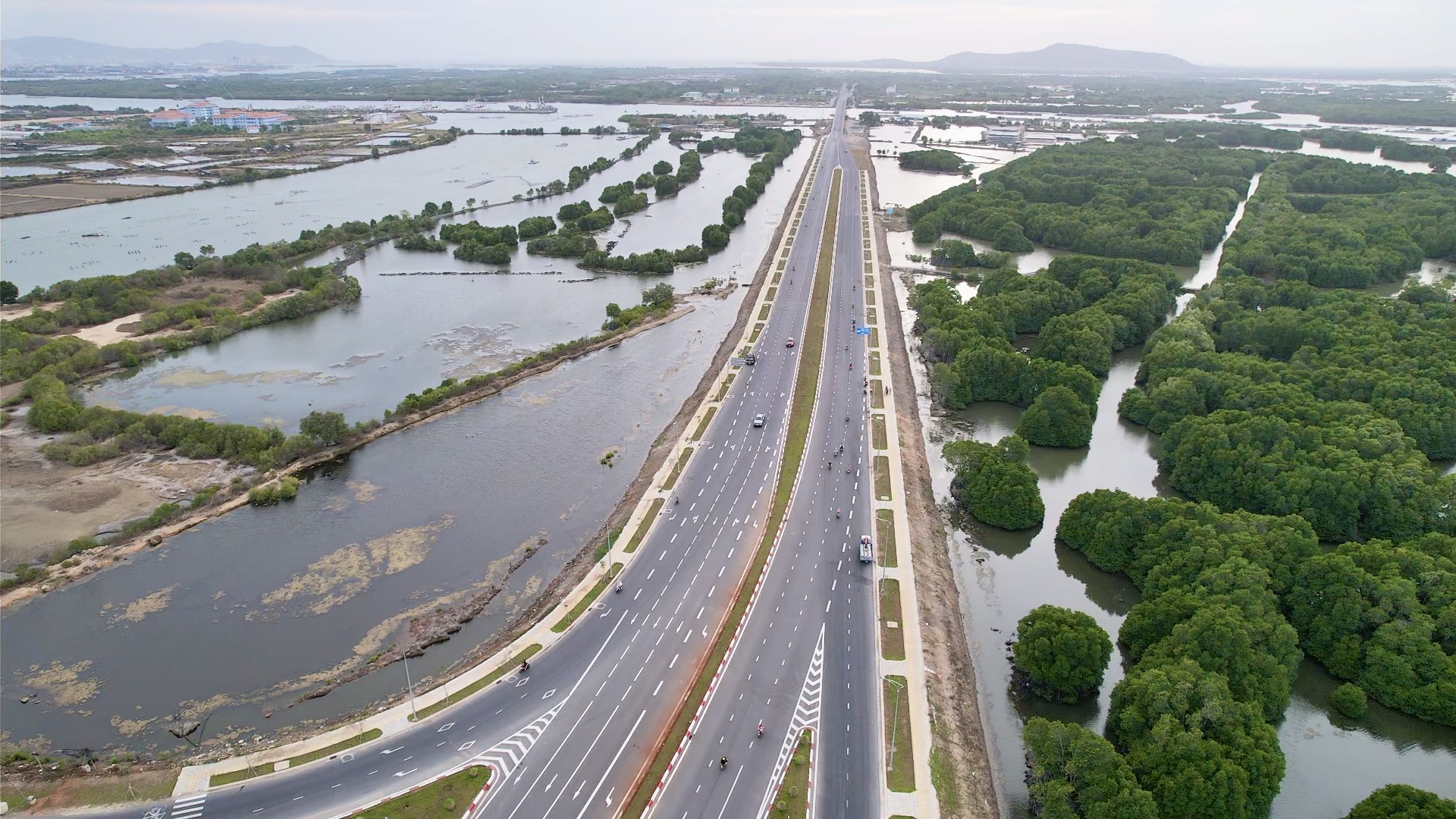 Sắp khánh thành đường 994 đoạn Long Sơn - QL51: Thúc đẩy giao thương, kết nối du lịch biển- Ảnh 13. Sắp khánh thành đường 994 đoạn Long Sơn - QL51: Thúc đẩy giao thương, kết nối du lịch biển- Ảnh 13.