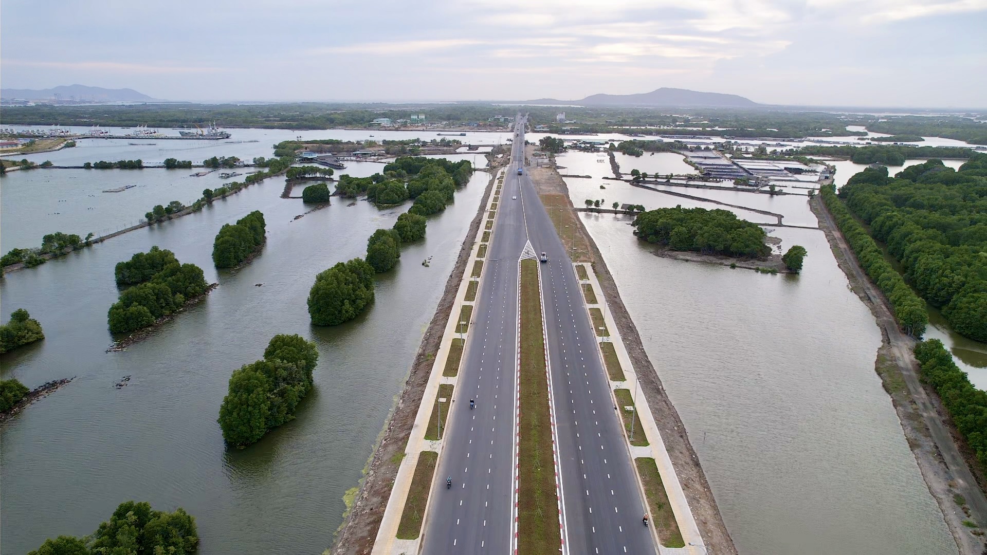 Sắp khánh thành đường 994 đoạn Long Sơn - QL51: Thúc đẩy giao thương, kết nối du lịch biển- Ảnh 6. Sắp khánh thành đường 994 đoạn Long Sơn - QL51: Thúc đẩy giao thương, kết nối du lịch biển- Ảnh 6.