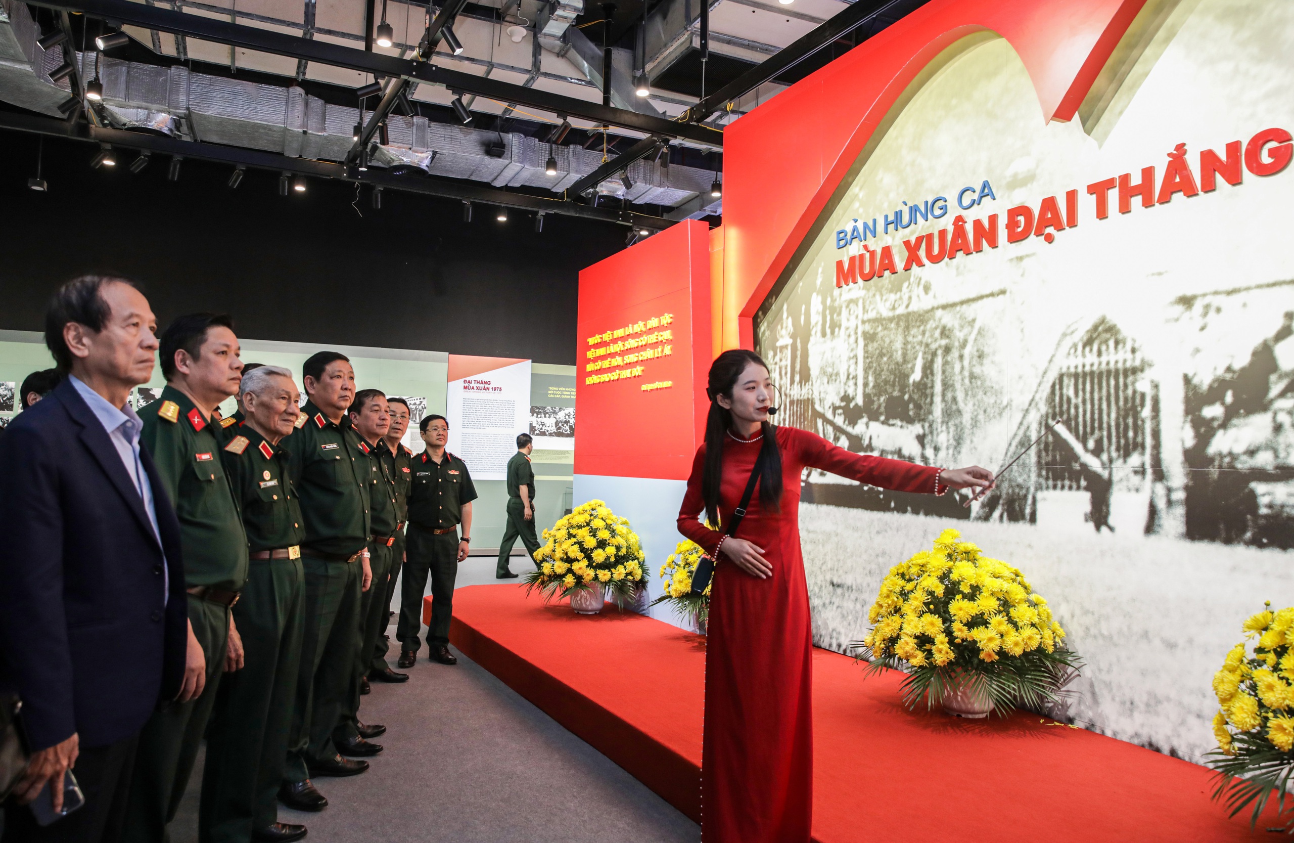 “Bản hùng ca mùa Xuân đại thắng” qua những hình ảnh, hiện vật quý- Ảnh 1. “Bản hùng ca mùa Xuân đại thắng” qua những hình ảnh, hiện vật quý- Ảnh 1.