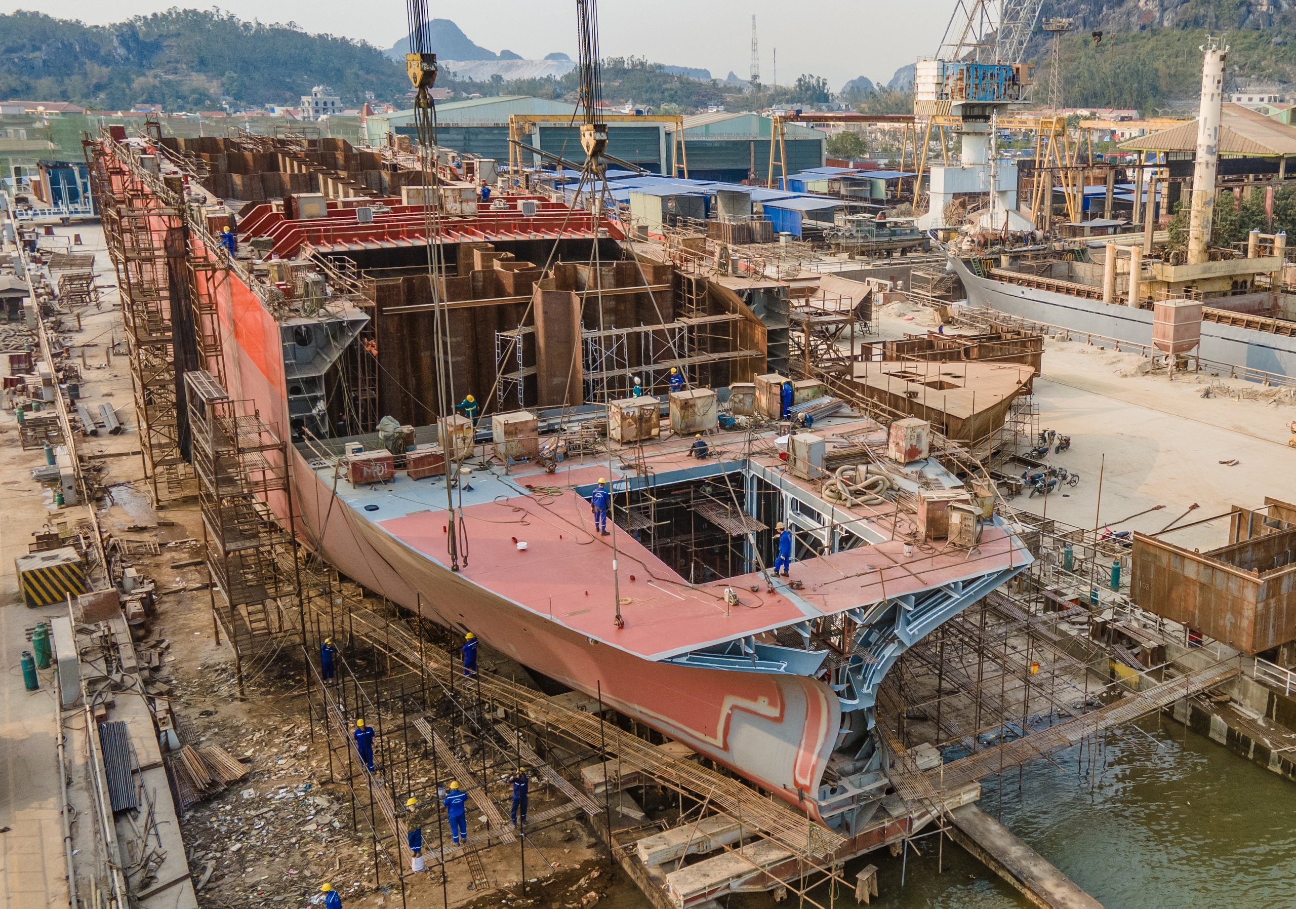 Tỉ mỉ đóng những con tàu "Made in Vietnam"- Ảnh 22. Tỉ mỉ đóng những con tàu "Made in Vietnam"- Ảnh 22.