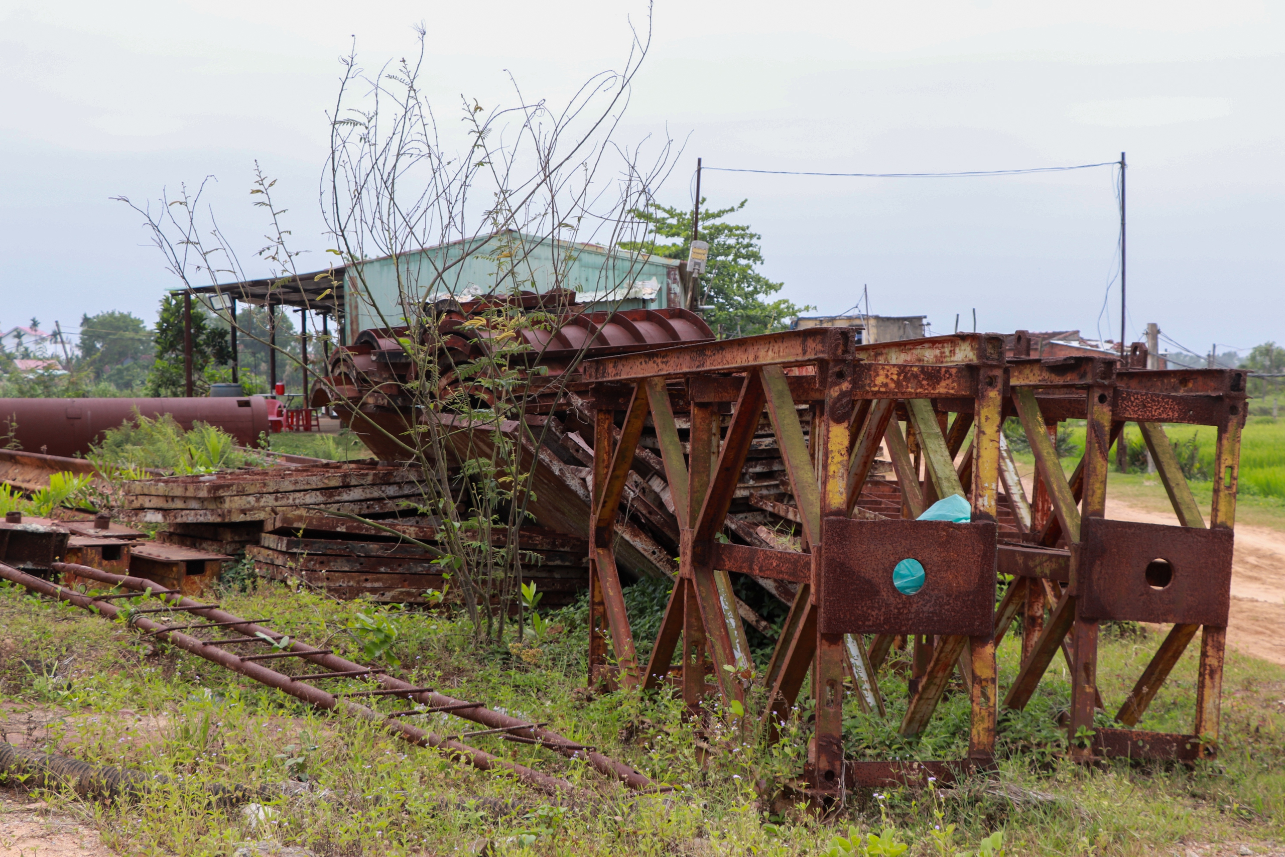 Cầu 220 tỷ dang dở sau 6 năm thi công, Quảng Nam yêu cầu làm rõ trách nhiệm- Ảnh 4. Cầu 220 tỷ dang dở sau 6 năm thi công, Quảng Nam yêu cầu làm rõ trách nhiệm- Ảnh 4.