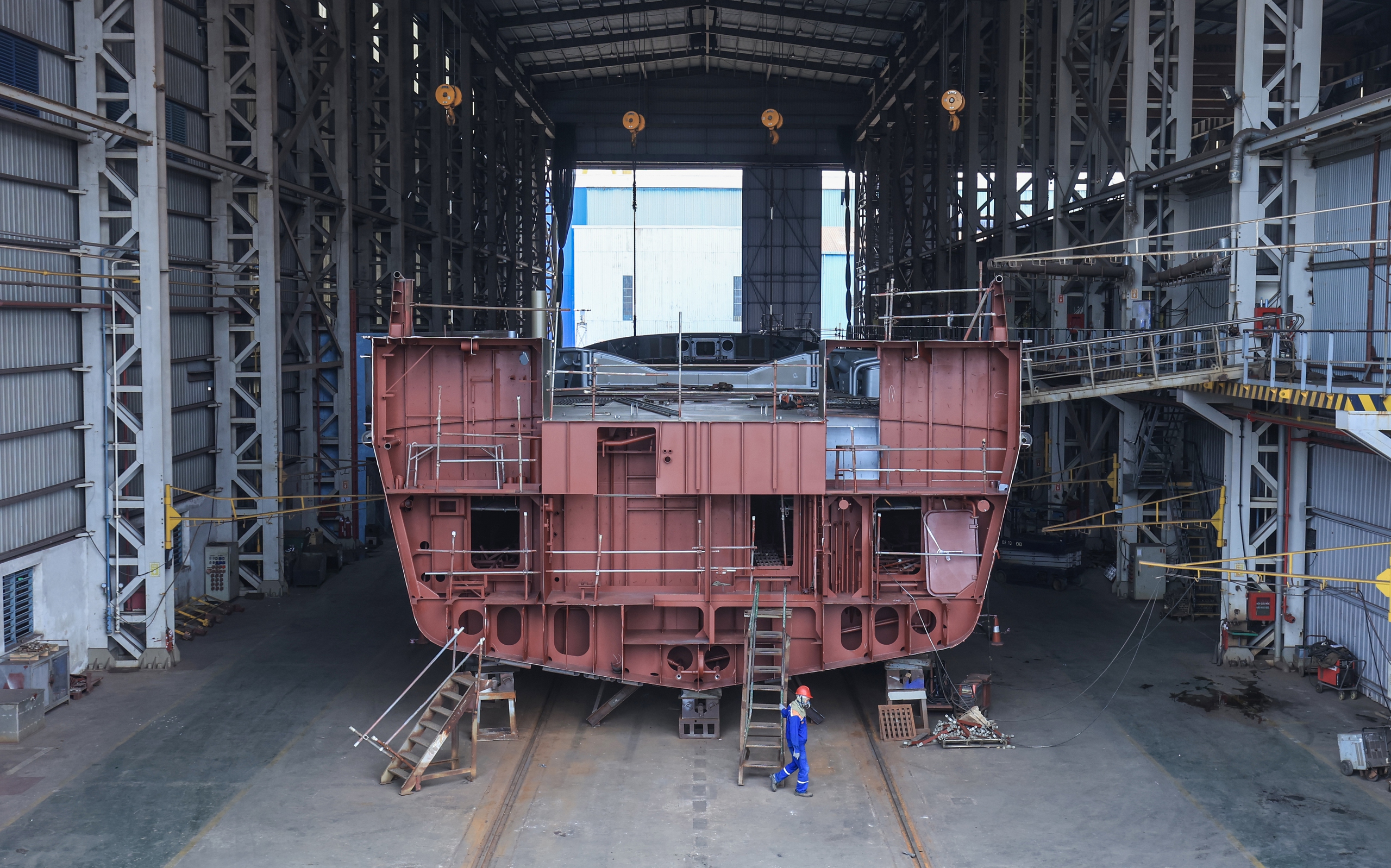 Tỉ mỉ đóng những con tàu "Made in Vietnam"- Ảnh 14. Tỉ mỉ đóng những con tàu "Made in Vietnam"- Ảnh 14.