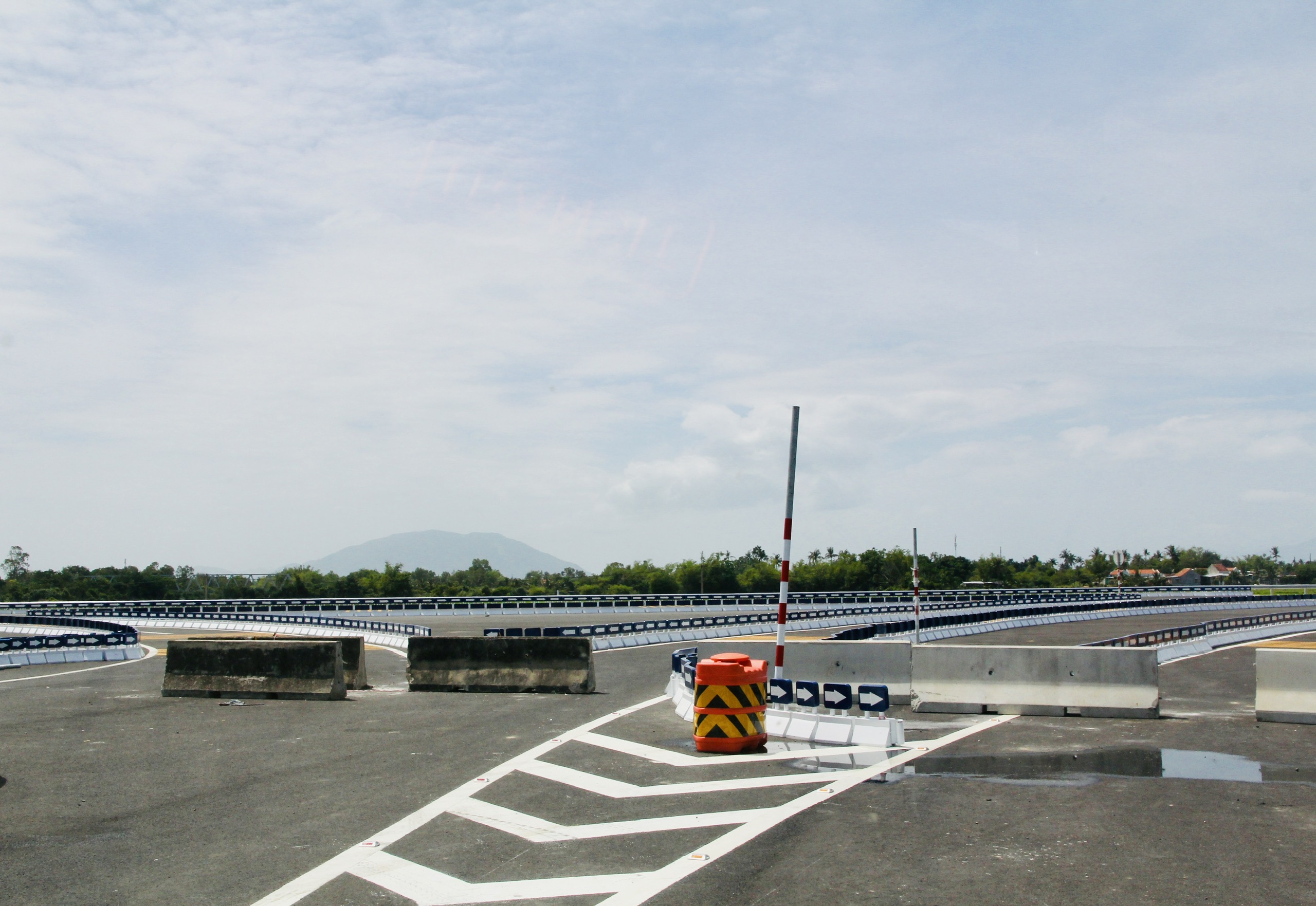 To&agrave;n cảnh hơn 70km cao tốc V&acirc;n Phong - Nha Trang trước ng&agrave;y khai th&aacute;c- Ảnh 9.