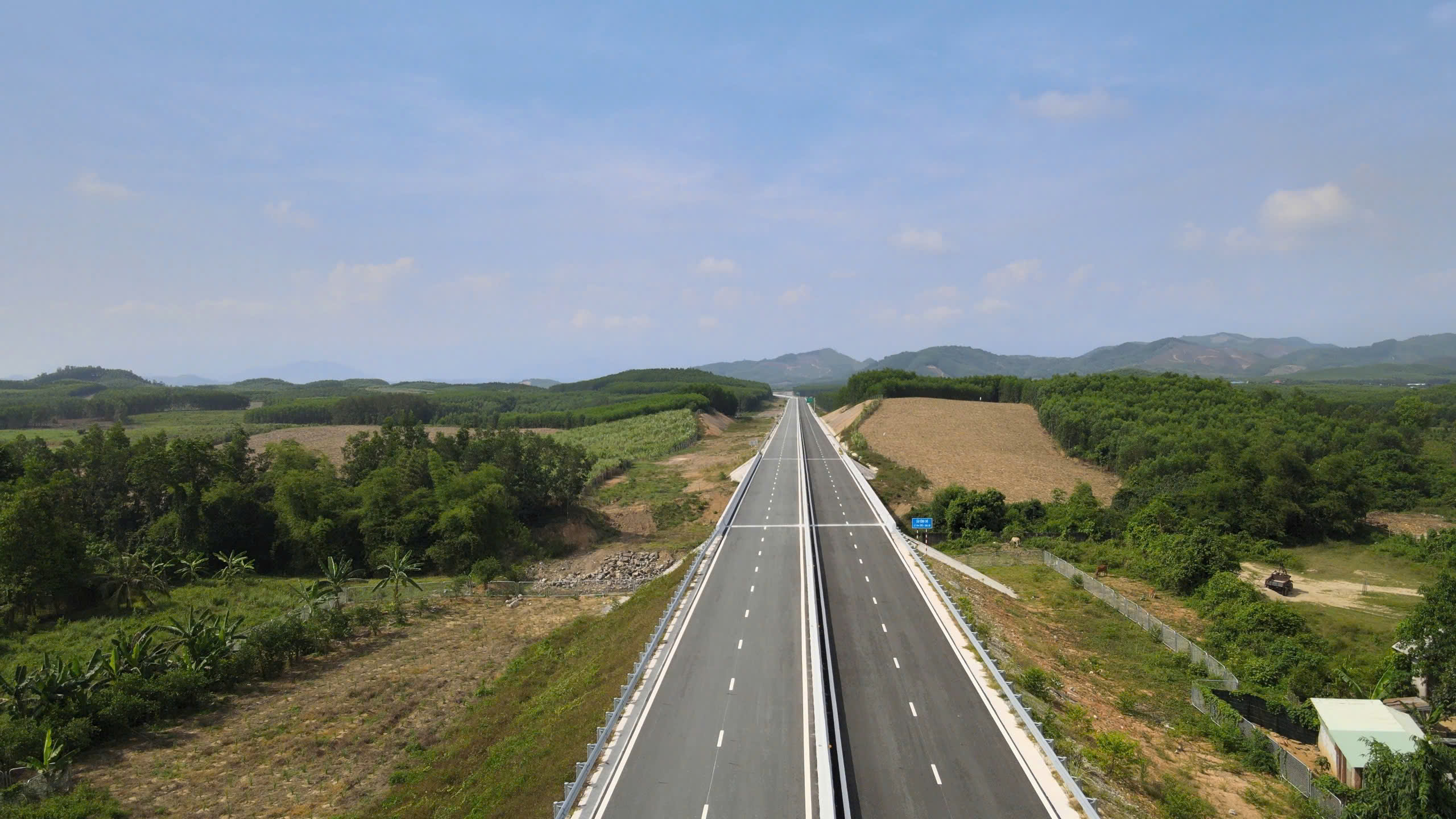 To&agrave;n cảnh hơn 70km cao tốc V&acirc;n Phong - Nha Trang trước ng&agrave;y khai th&aacute;c- Ảnh 1.